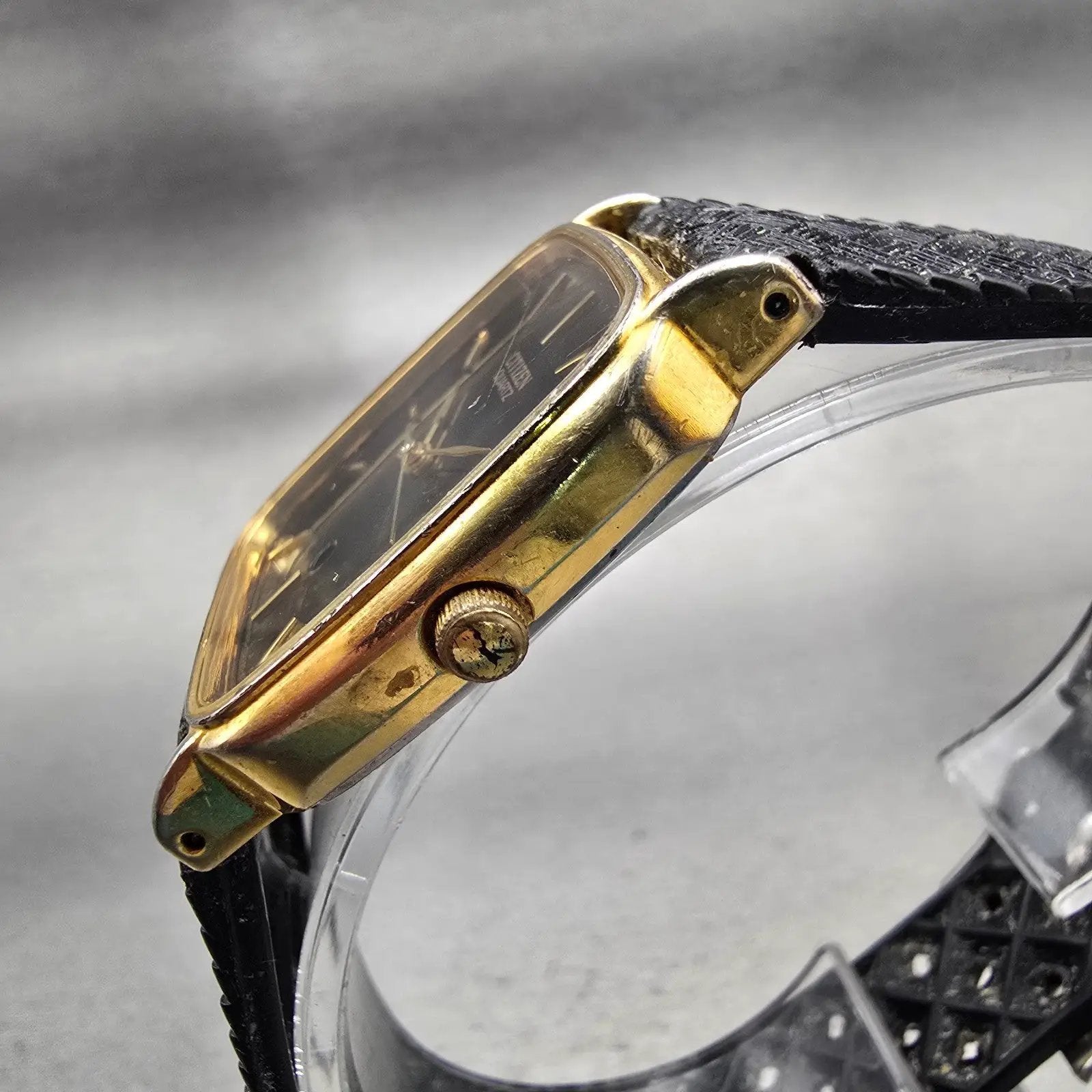 Citizen Watch Men 27mm Black Dial Gold Tone Date Rectangle 6010-K00128 New Batt2