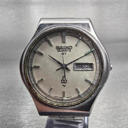 Seiko QT Watch Men 36mm Silver Dial Silver Tone Daydate Round 0823-8000 New Batt0