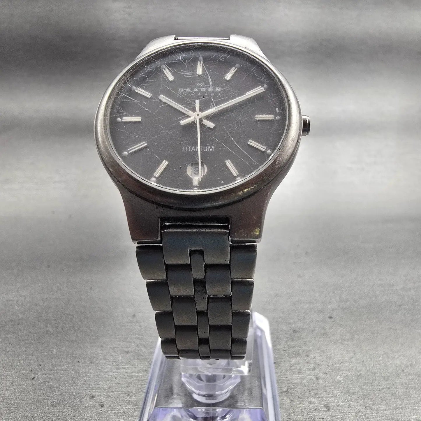 Skagen Denmark Watch Men 34mm Gray Dial Titanium Date Round 105XLT New Battery5