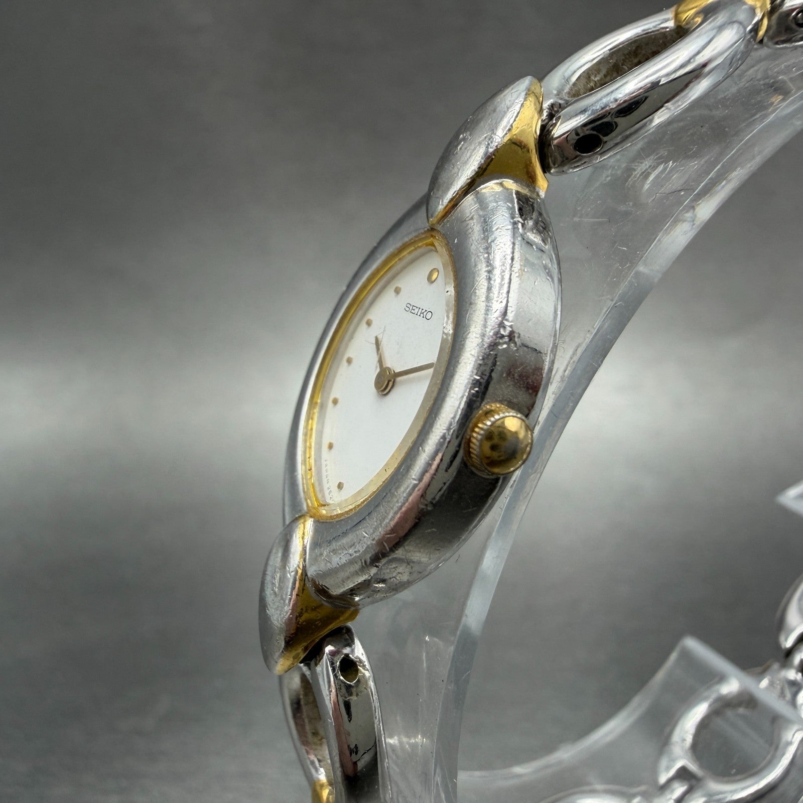 Seiko Watch Women 17mm White Dal Two Tone Oval 2E20-5450 New Battery Vintage2