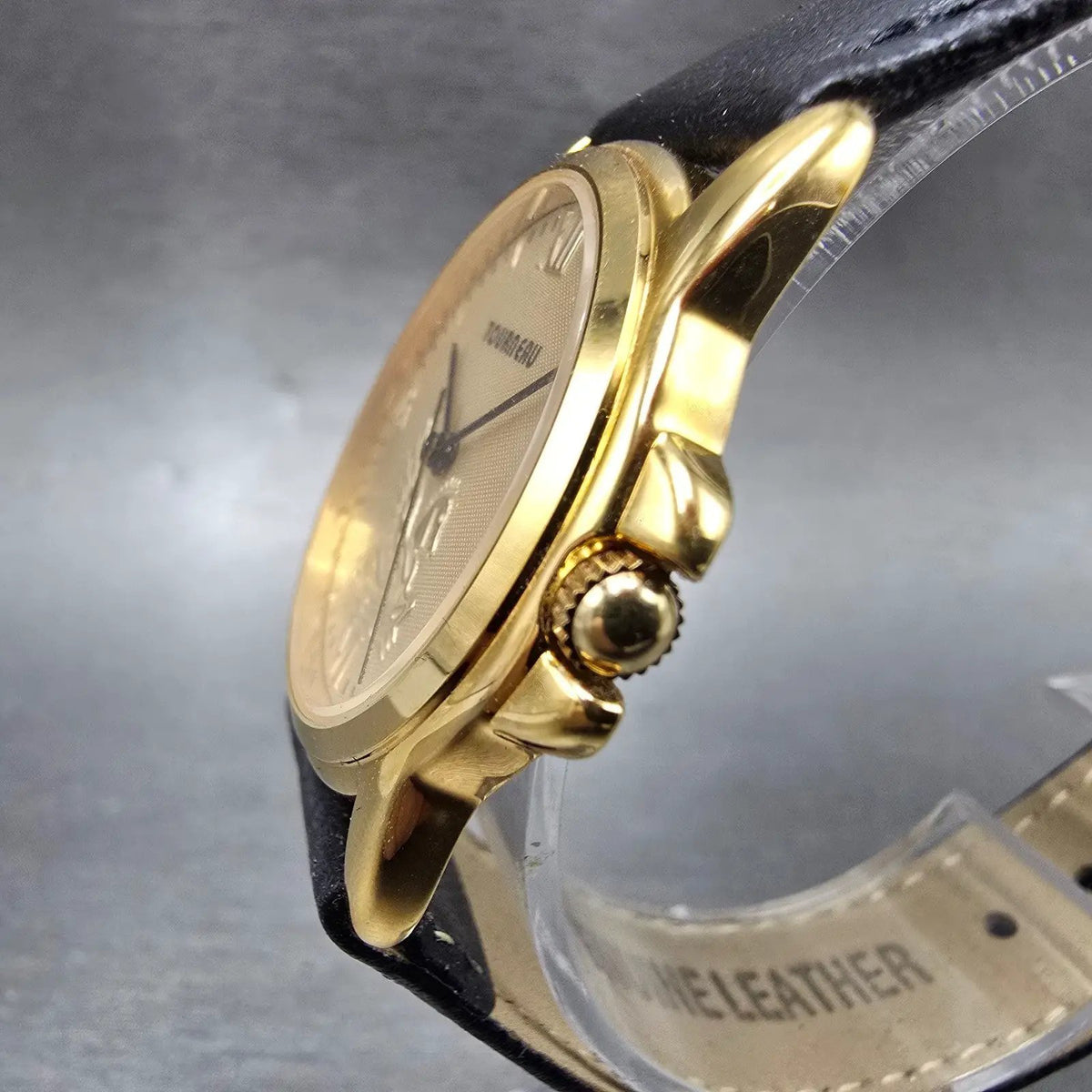 Tourneau Watch Women 30mm Gold Dial Gold Pegasus Round Leather New Battery2