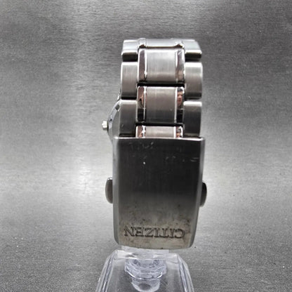 Citizen Eco-Drive Watch Men 35mm Black Dial Silver Tone Date E111-S053846 Runs7