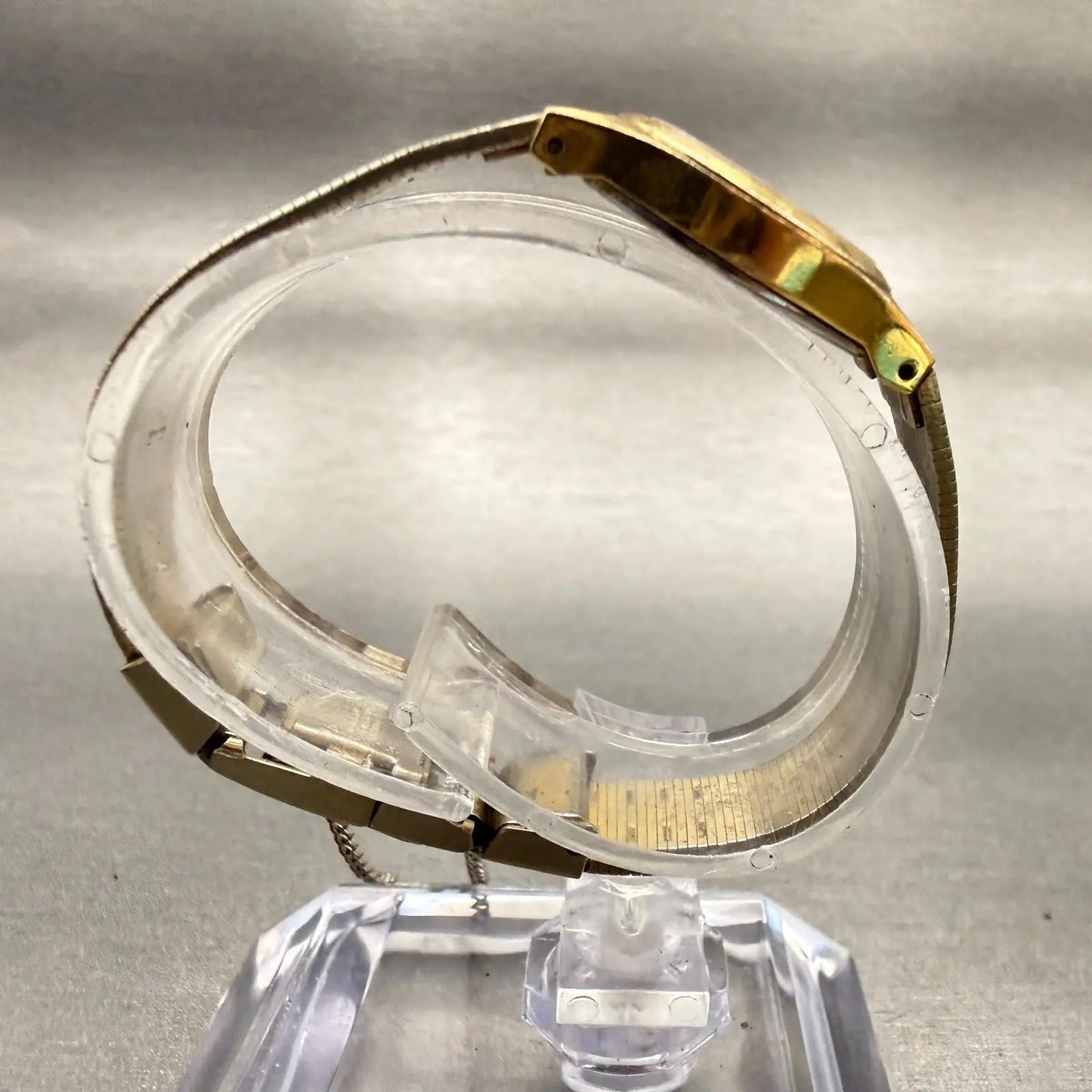 Seiko Watch Women 19mm Champagne Dial Gold Tone Round 2Y00-0019 New Battery VTG8