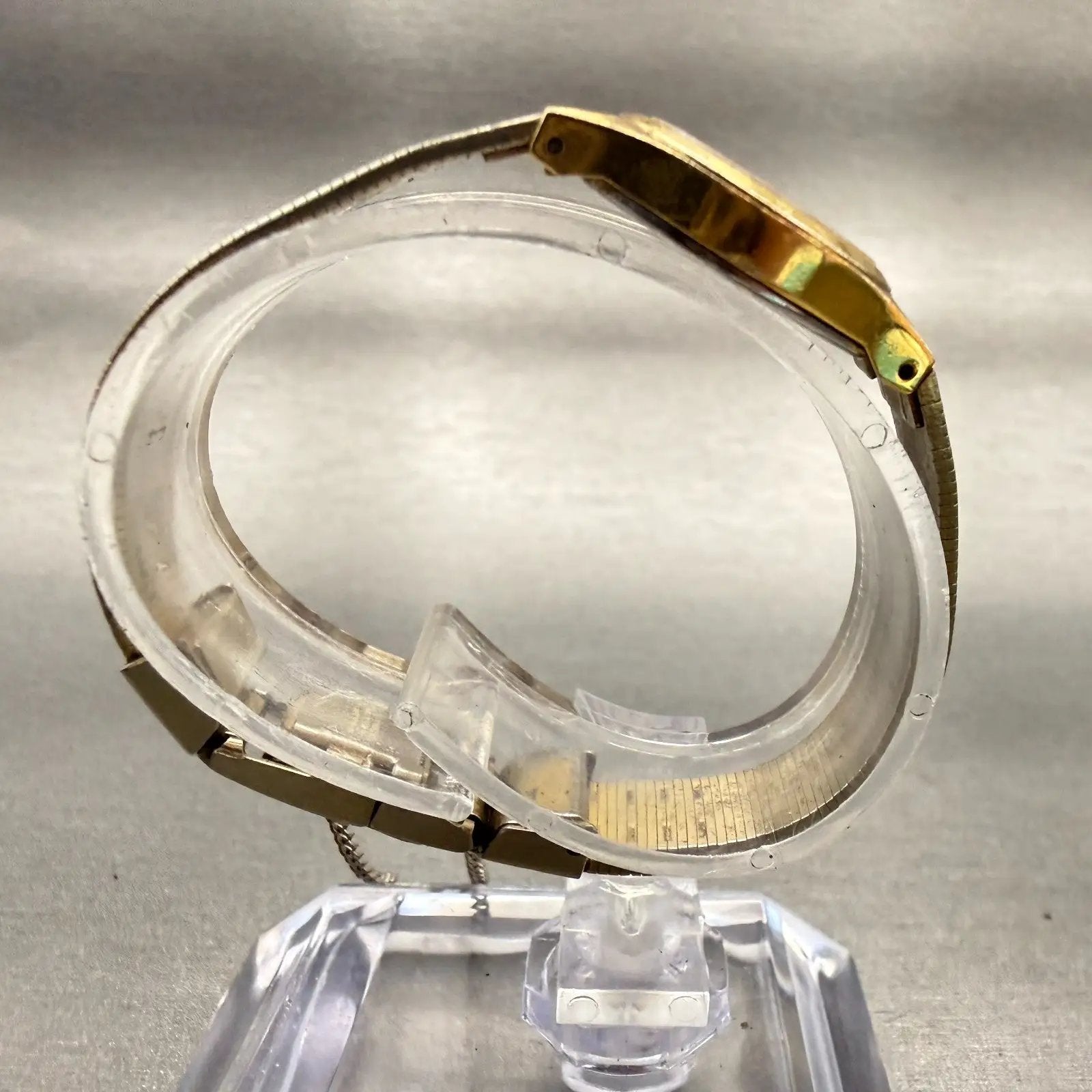 Seiko Watch Women 19mm Champagne Dial Gold Tone Round 2Y00-0019 New Battery VTG8