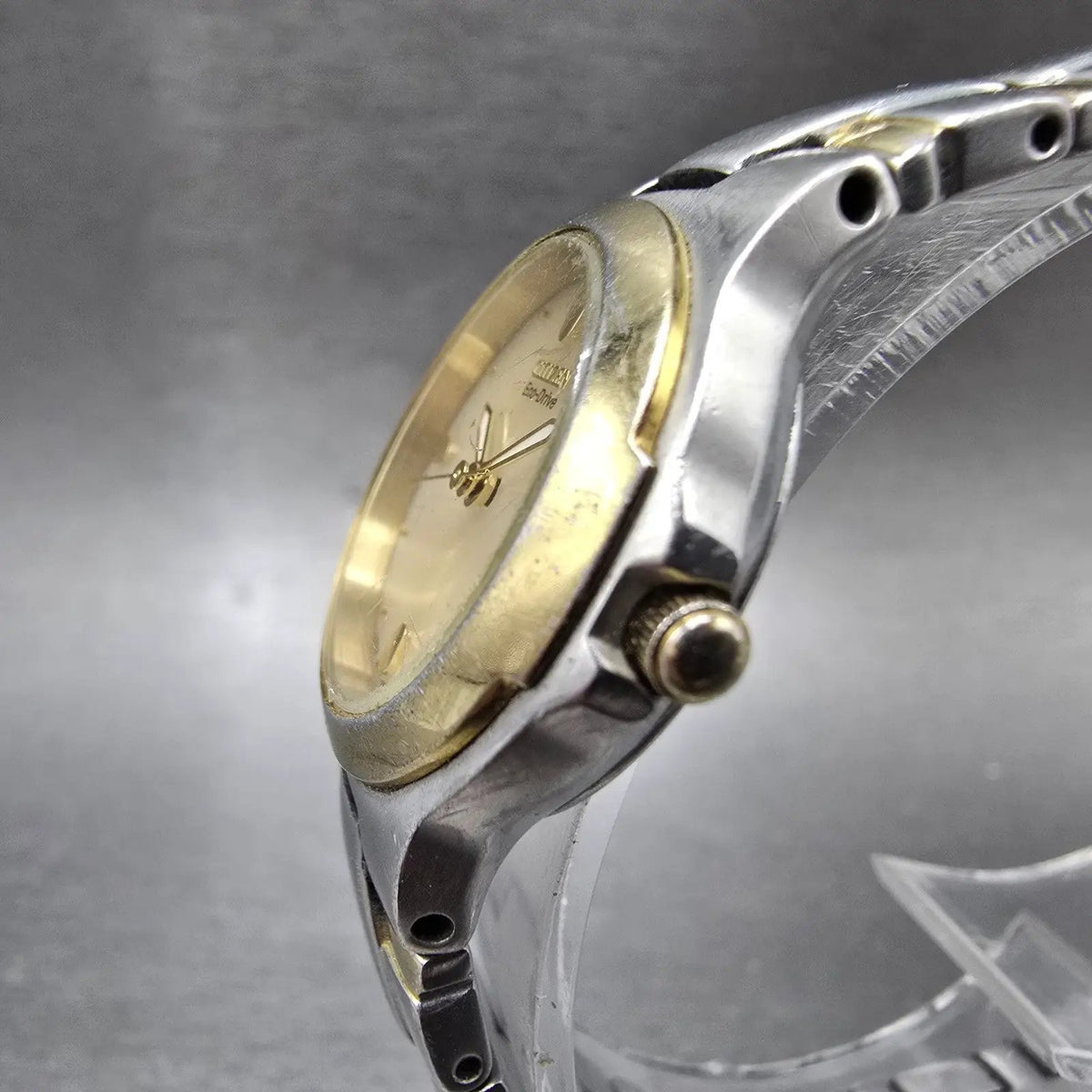 Citizen Eco-Drive Watch Women 25mm Cream Dial Two Tone Date E011-K16784 Runs JP2