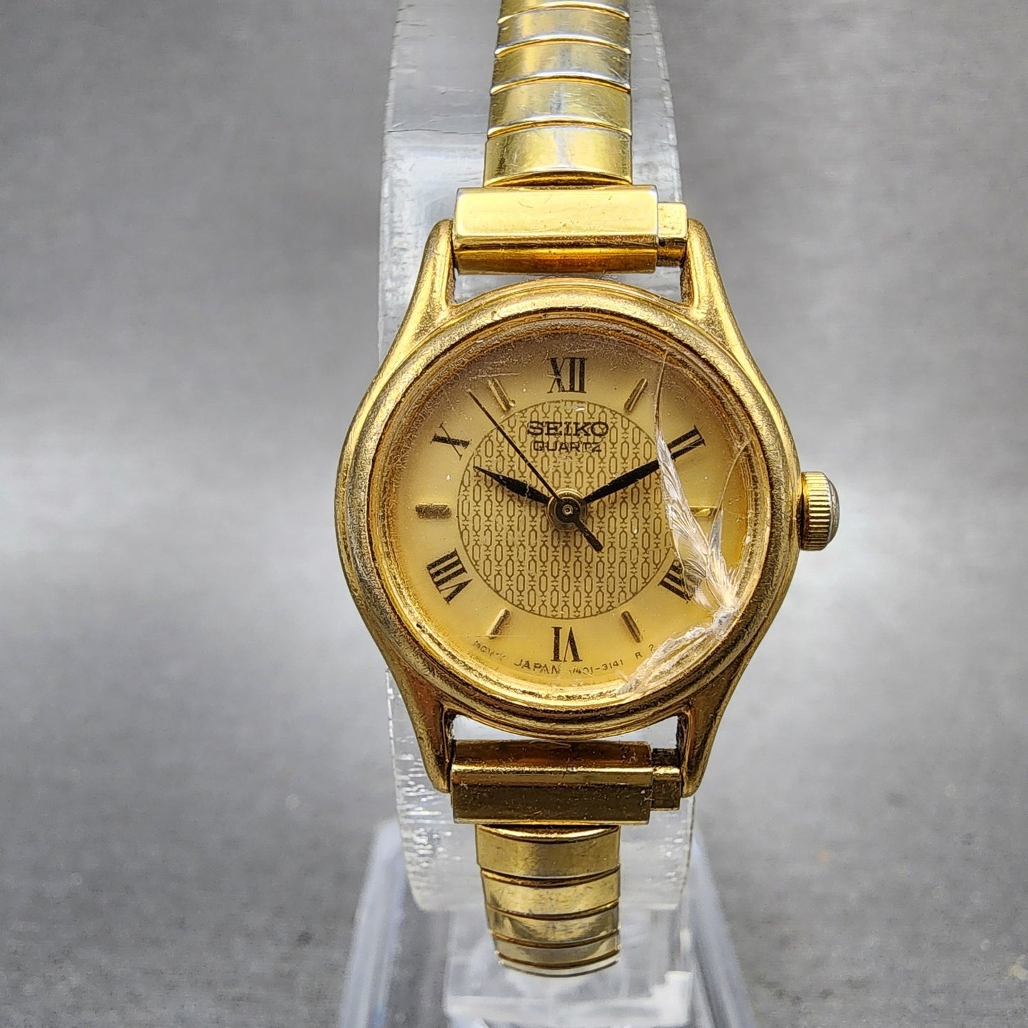 Seiko Watch Women 21mm Champagne Dial Gold Tone Round V4011221 New Battery0