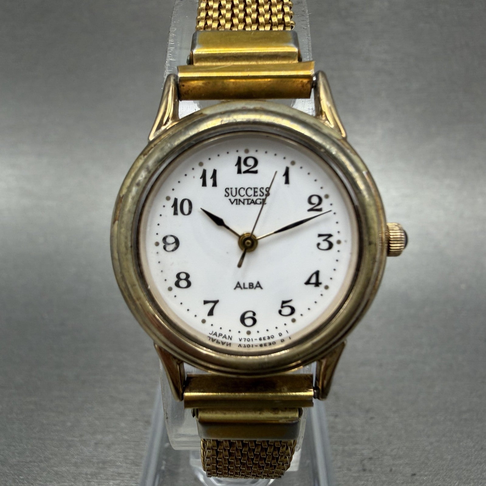 Seiko Alba success Watch Women 24mm White Dial Gold Tone V7016C00 New Battery0
