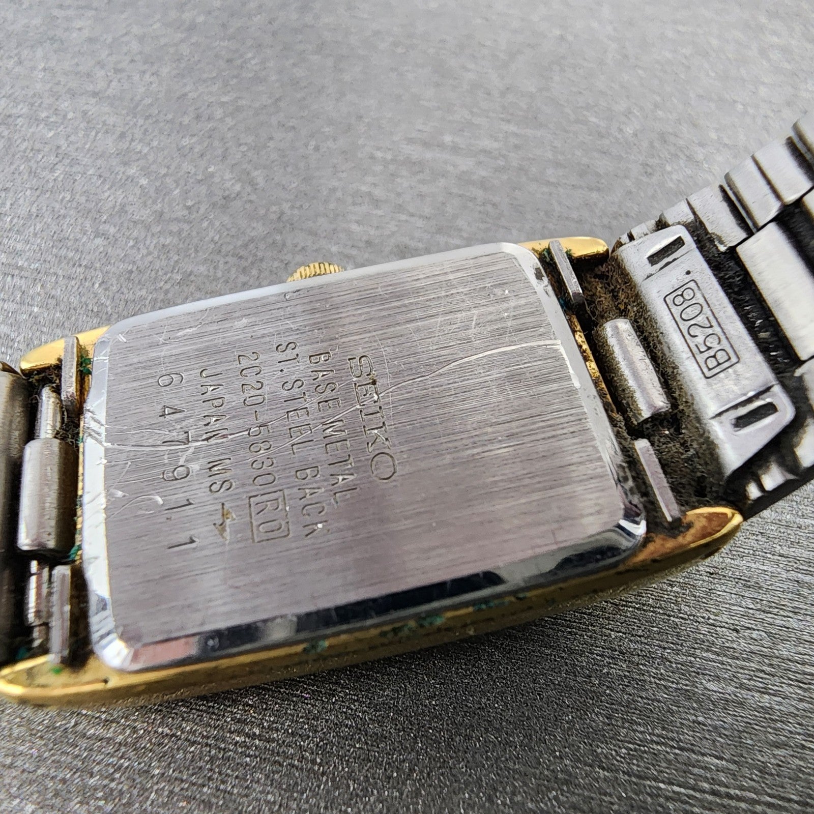 Seiko Tank Watch Women 17mm Champagne Dial Gold Tone Rectangle 2C205830 New Bat9
