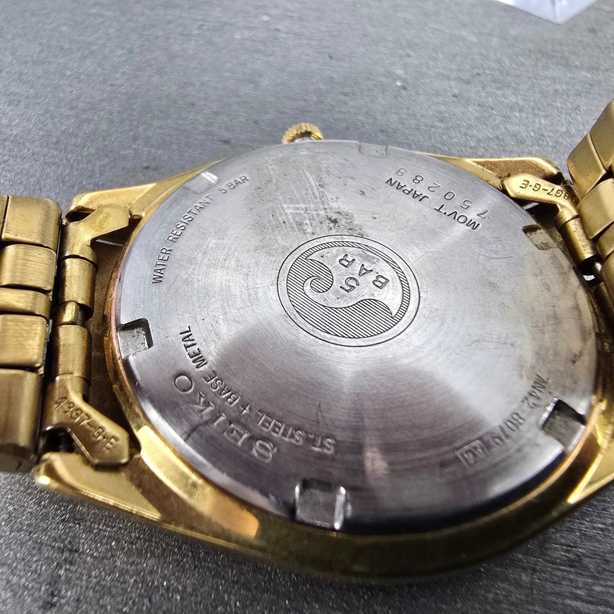 Seiko Sports 50 Watch Men 37mm Silver Dial Gold Tone Date 7N42-8079 PARTS10