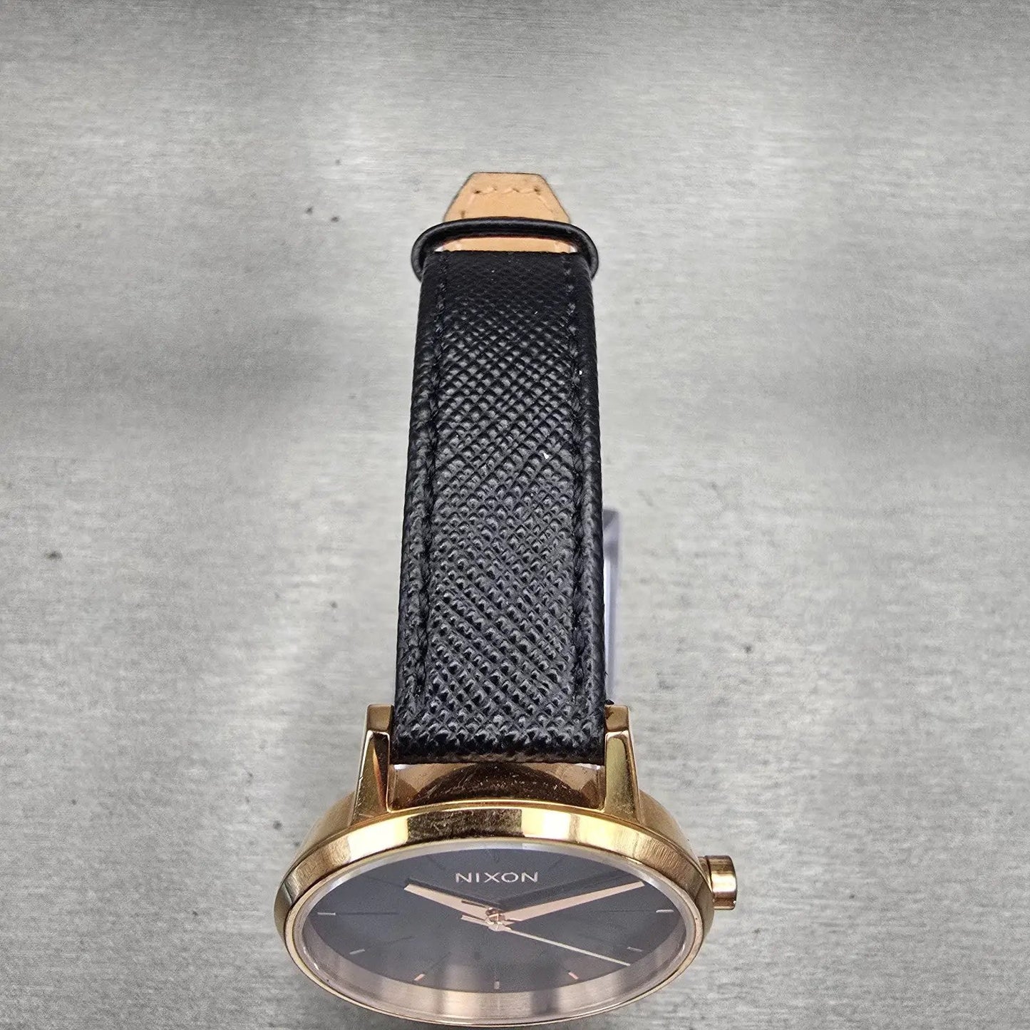 Nixon The Kensington Watch Men 37mm Black Dial Gold Tone Round New Battery4