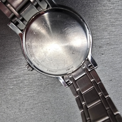 Bulova Watch Women 32mm MOP Dial Silver Tone Date Round 96M140 New Battery10
