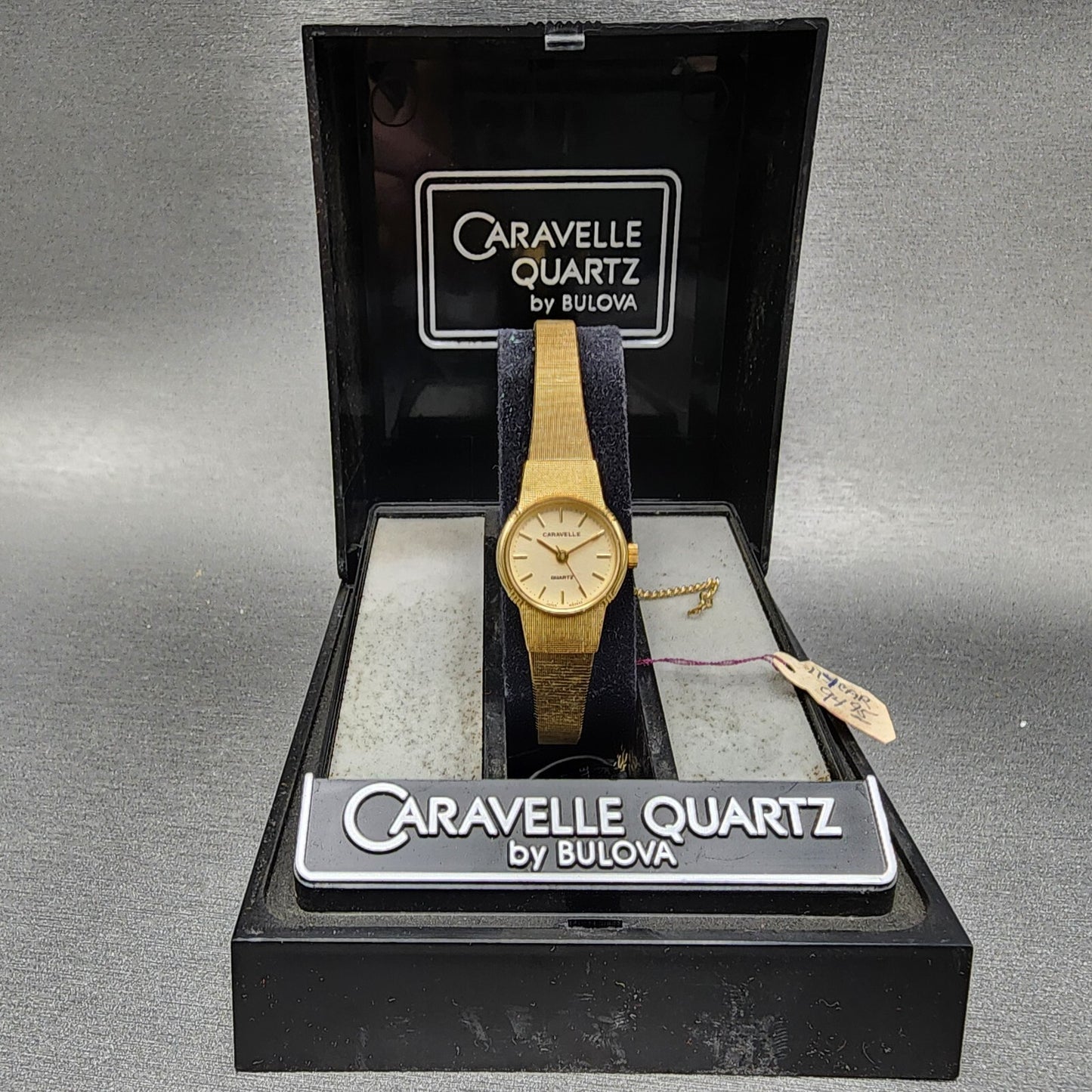 Bulova Caravelle Watch Women 19mm Cream Dial Gold Tone Round 48J07 NOS New Batt0