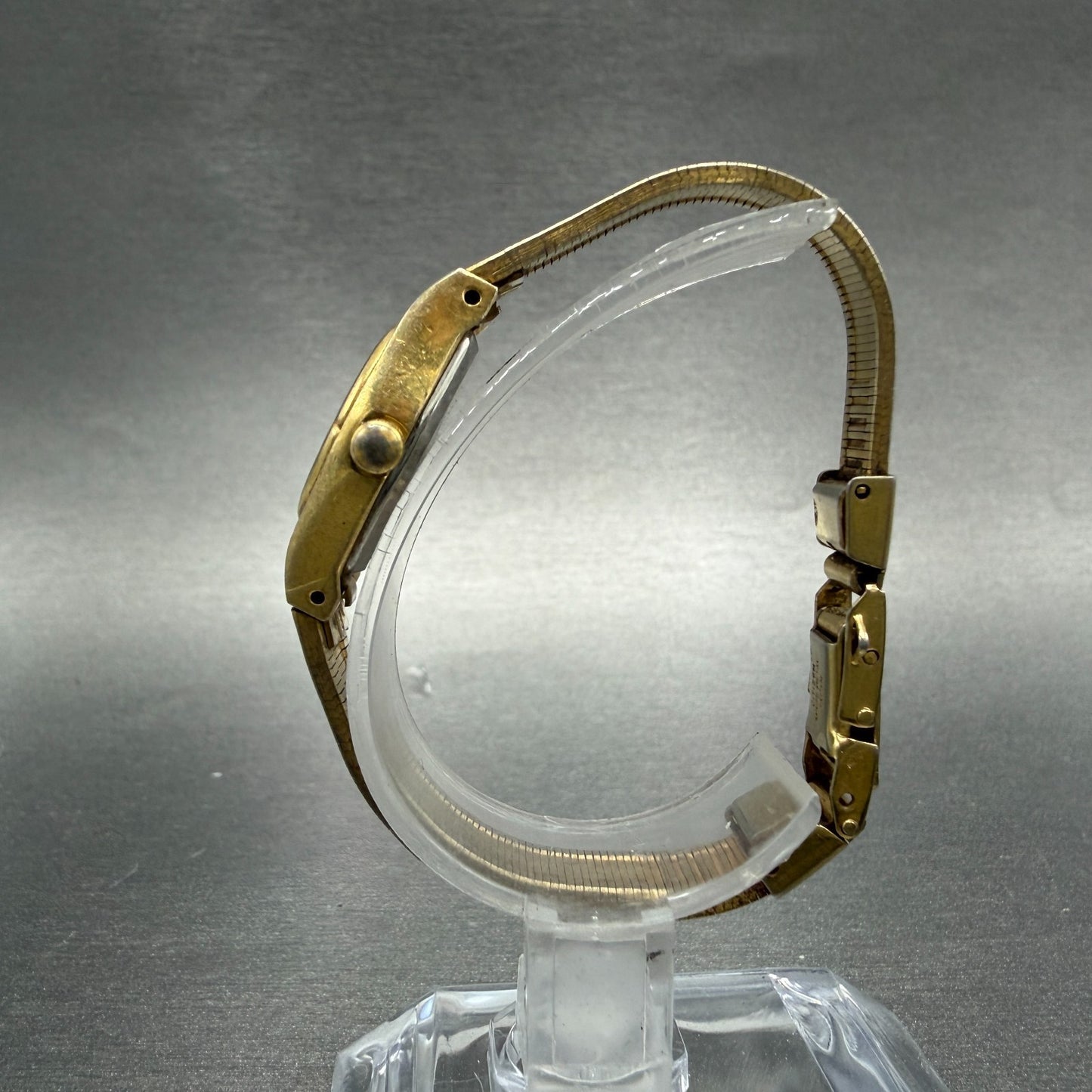 Citizen CQ Watch Women 17mm Champagne Dial Gold Tone Oval 2951-293886 New batt6