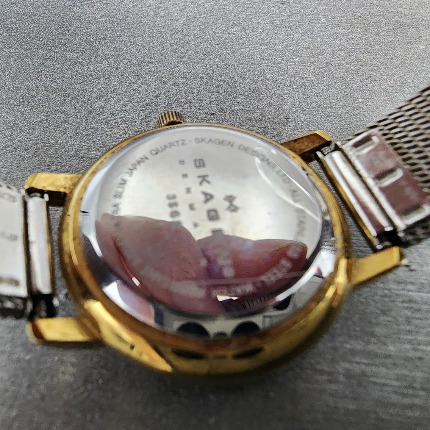 Skagen Watch Women 26mm White Dial Two Tone Round 3SGS Mesh Band New Battery9