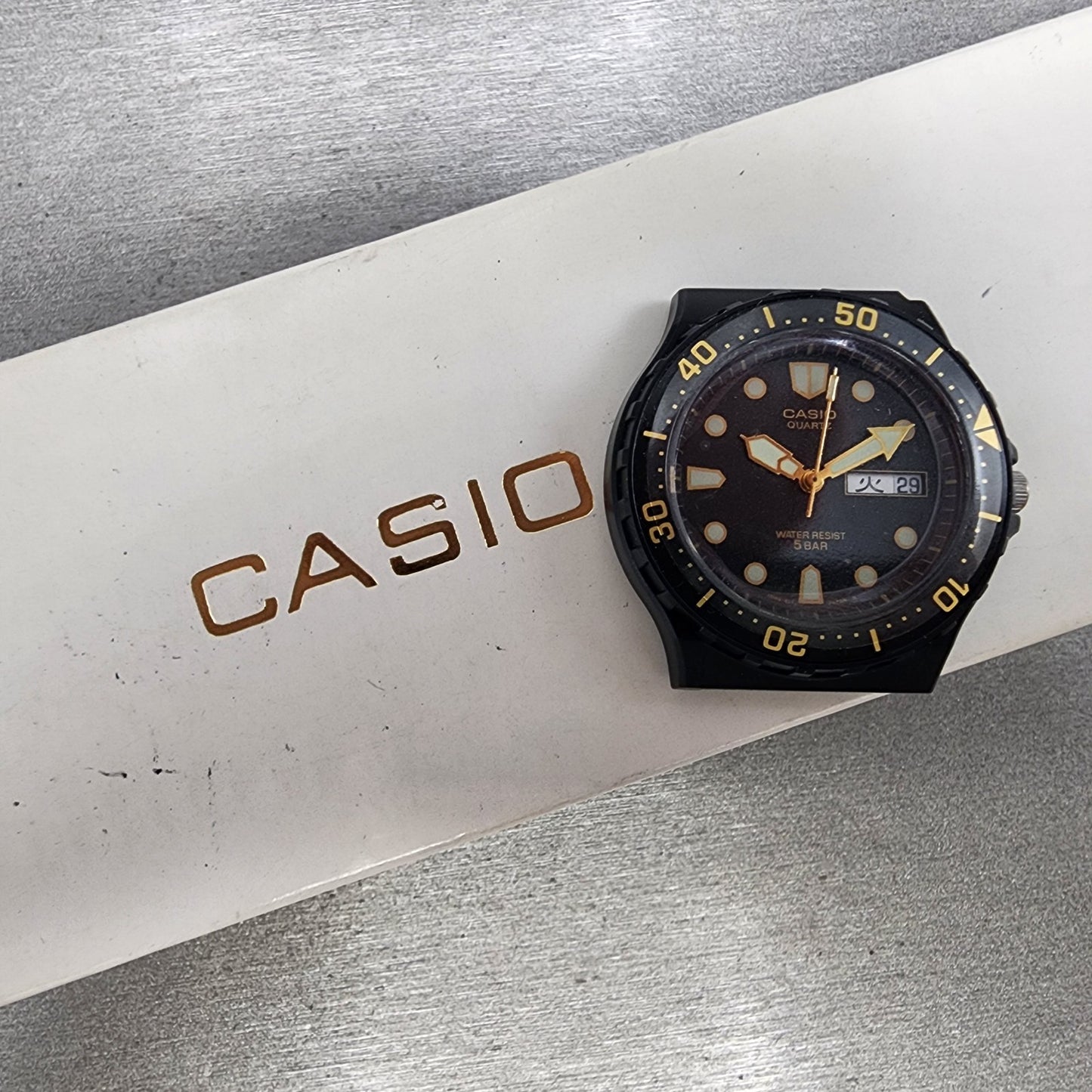 Casio MRW81 Dive Watch Men 37mm Black Dial Black Tone Daydate Round NOS New Bat0