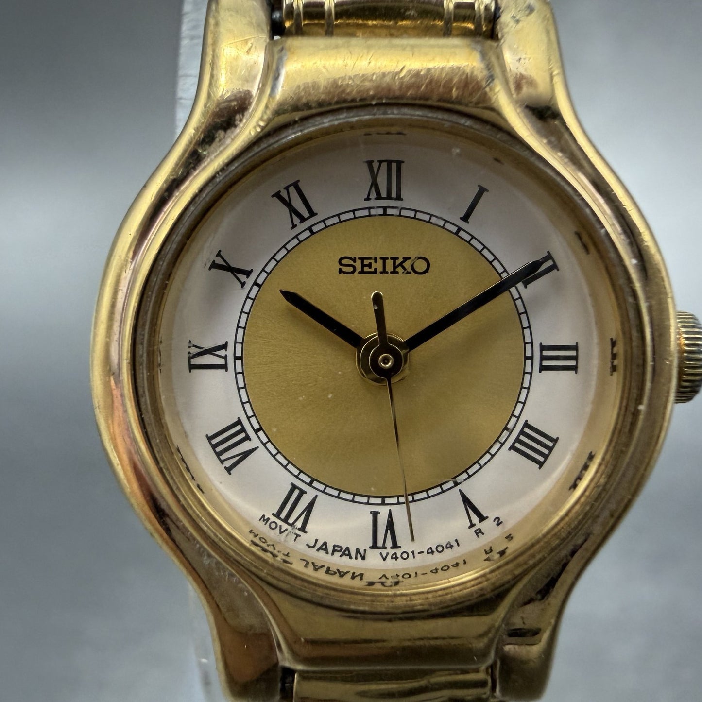 Seiko Watch Women 19mm White Dial Gold Tone Round V401-0289 New Battery OIHUGY1
