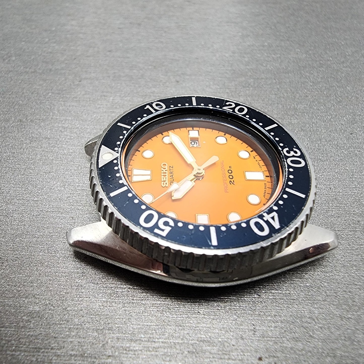 Seiko Professional 200m Diver Watch Women 34mm Orange Dial Silver Tone NewBat3