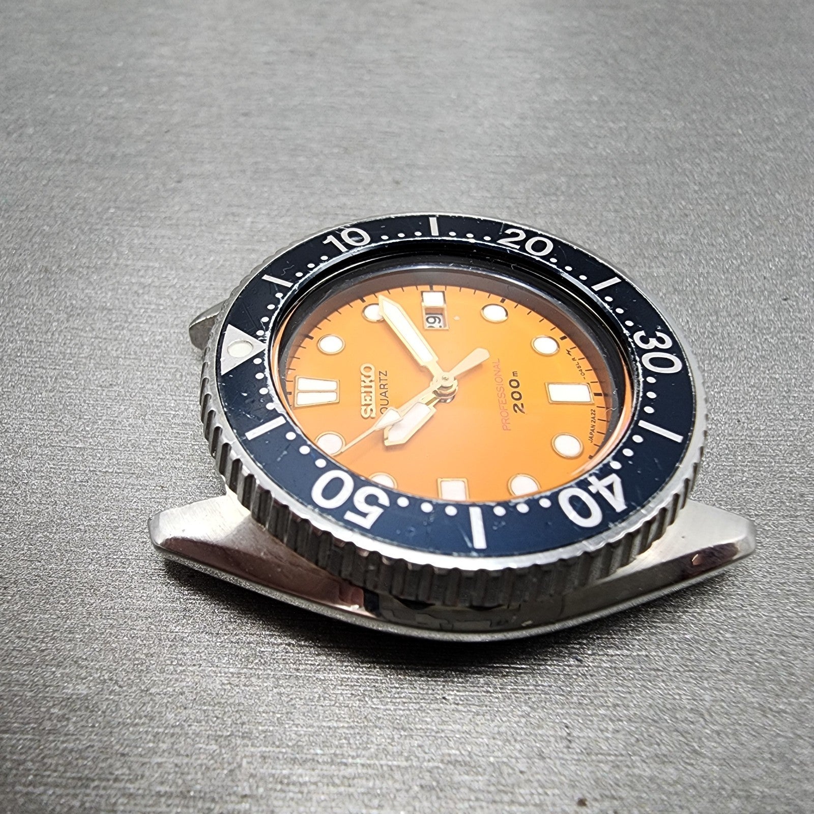 Seiko Professional 200m Diver Watch Women 34mm Orange Dial Silver Tone NewBat3