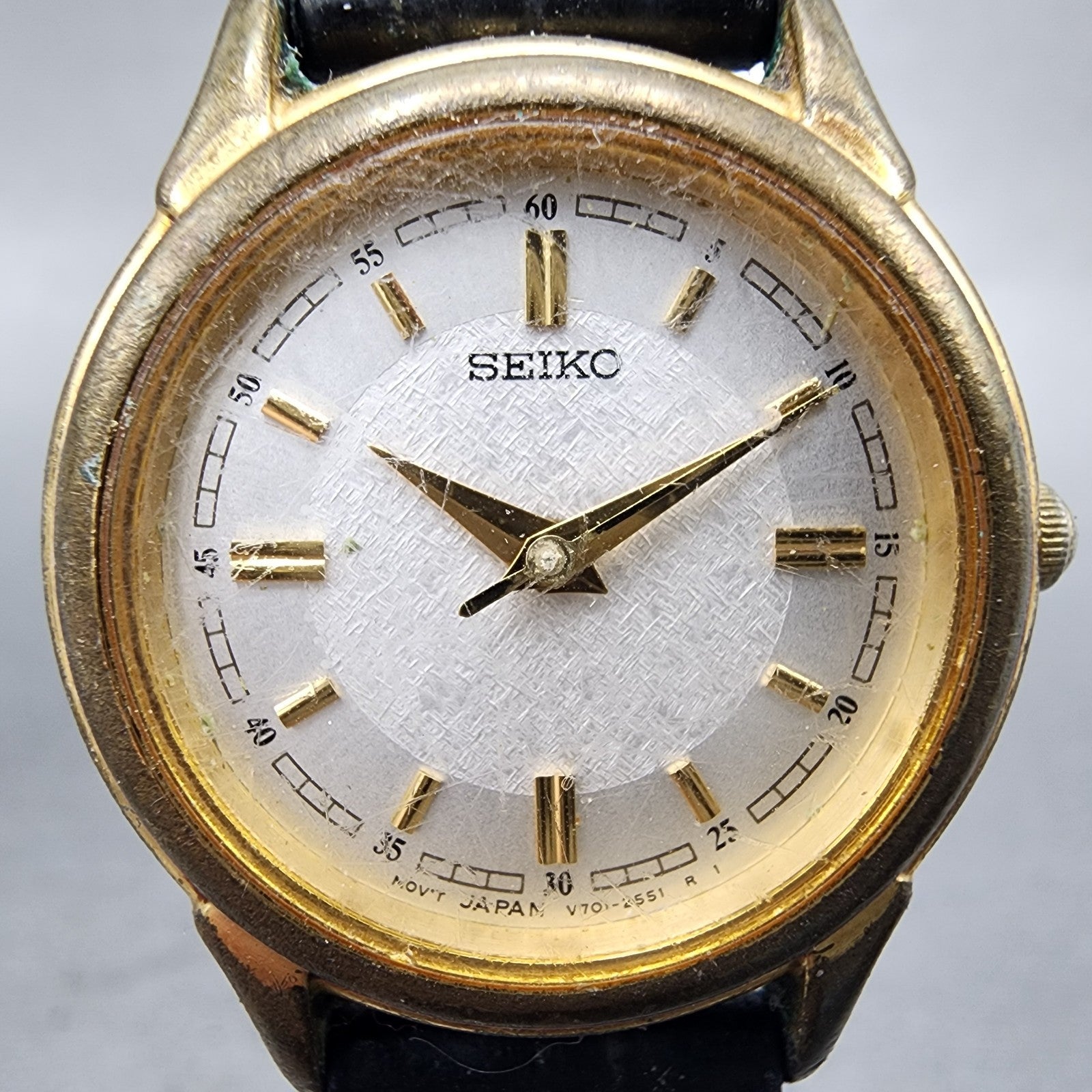 Seiko Watch Women 25mm White Dial Gold Tone Round V7011930 New Battery1