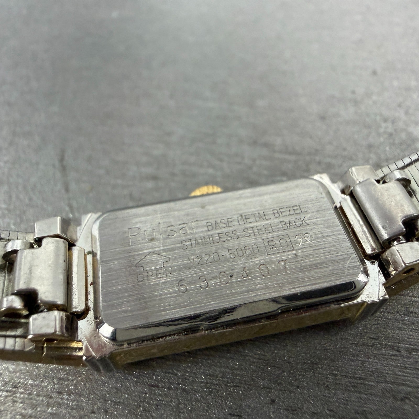 Seiko Pulsar Tank Watch Women 12mm Champagne Dial Gold Tone V220-5080 New Batt9