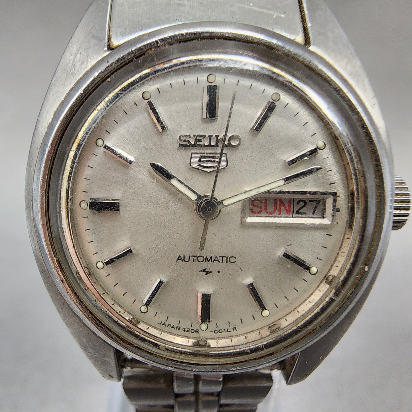 Seiko 5 Automatic Watch Women 26mm Silver Dial Silver Tone Daydate 42060010 Run1