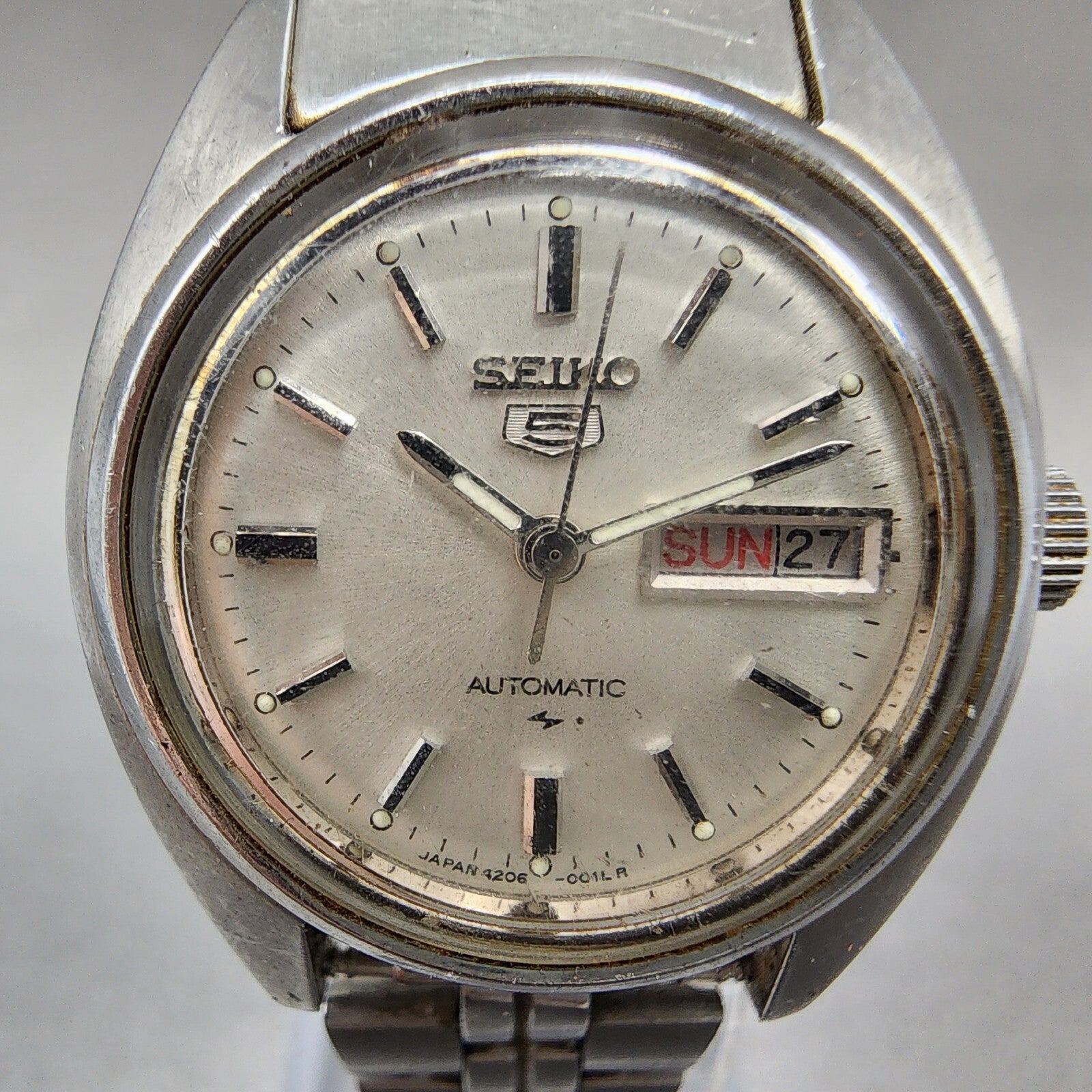 Seiko 5 Automatic Watch Women 26mm Silver Dial Silver Tone Daydate 42060010 Run1