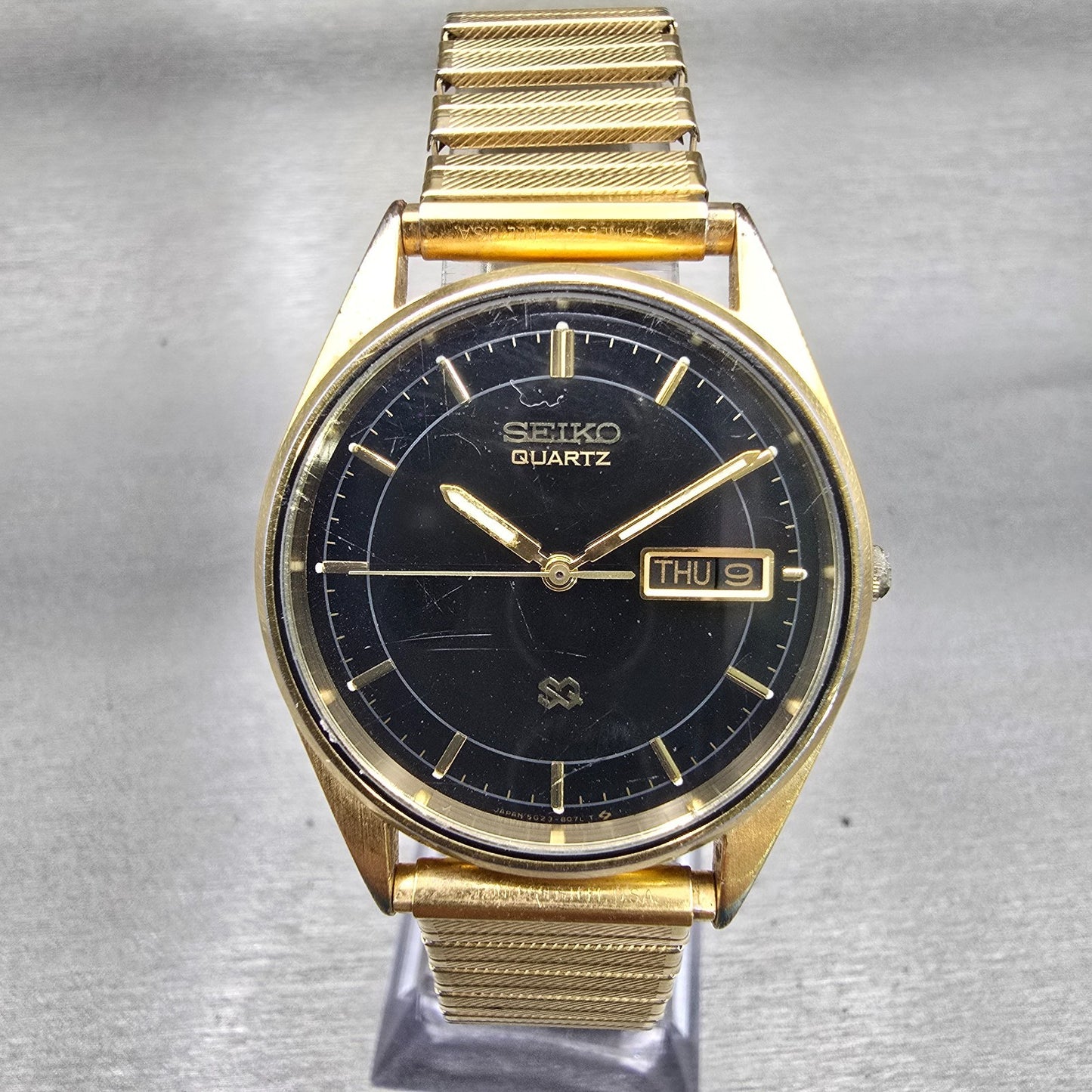 Seiko SQ Watch Men 35mm Black Dial Gold Tone Daydate Round 5G23-8059 New Battery0