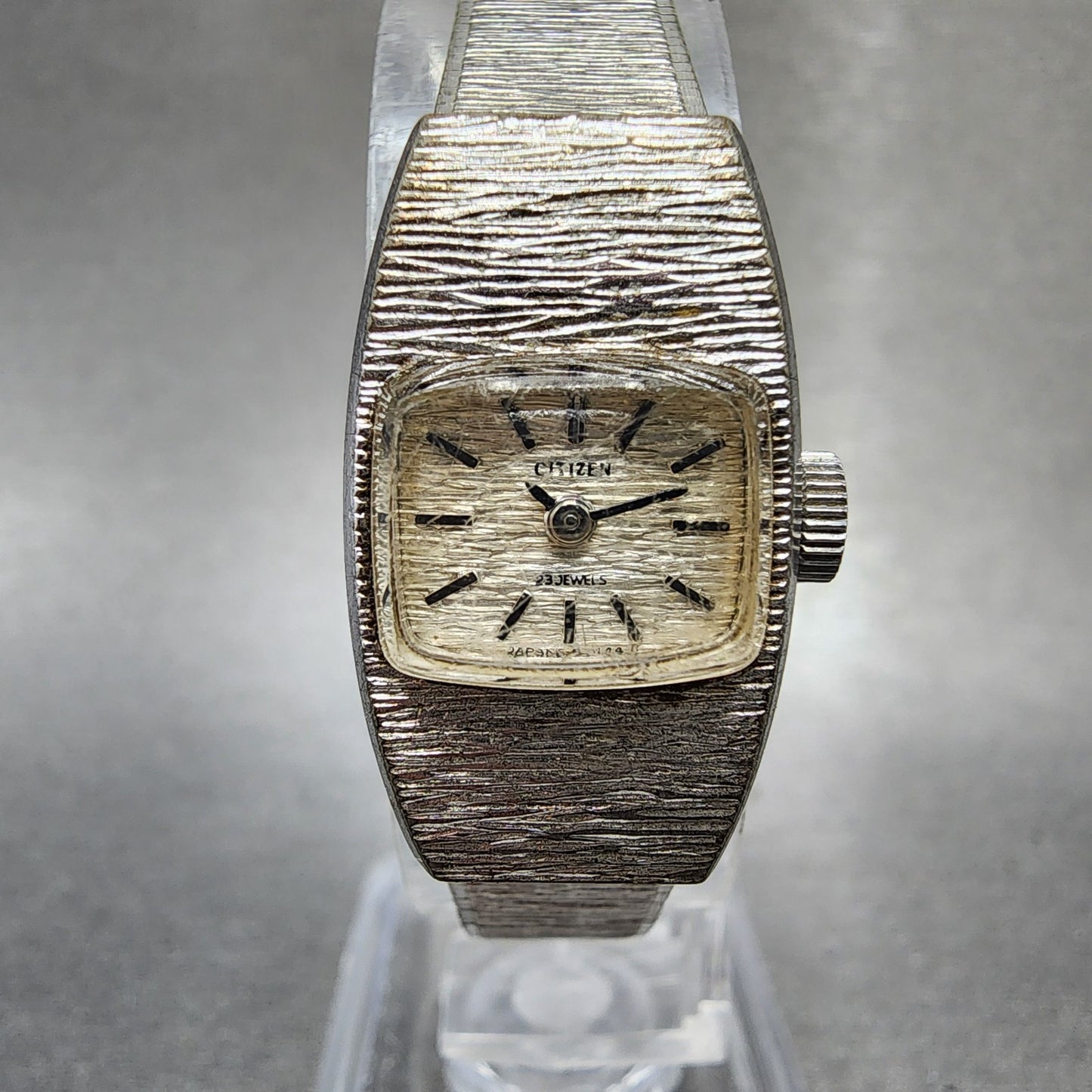 Citizen Watch Women 15mm White Dial White Gold Plated Manual Wind Runs VTG0