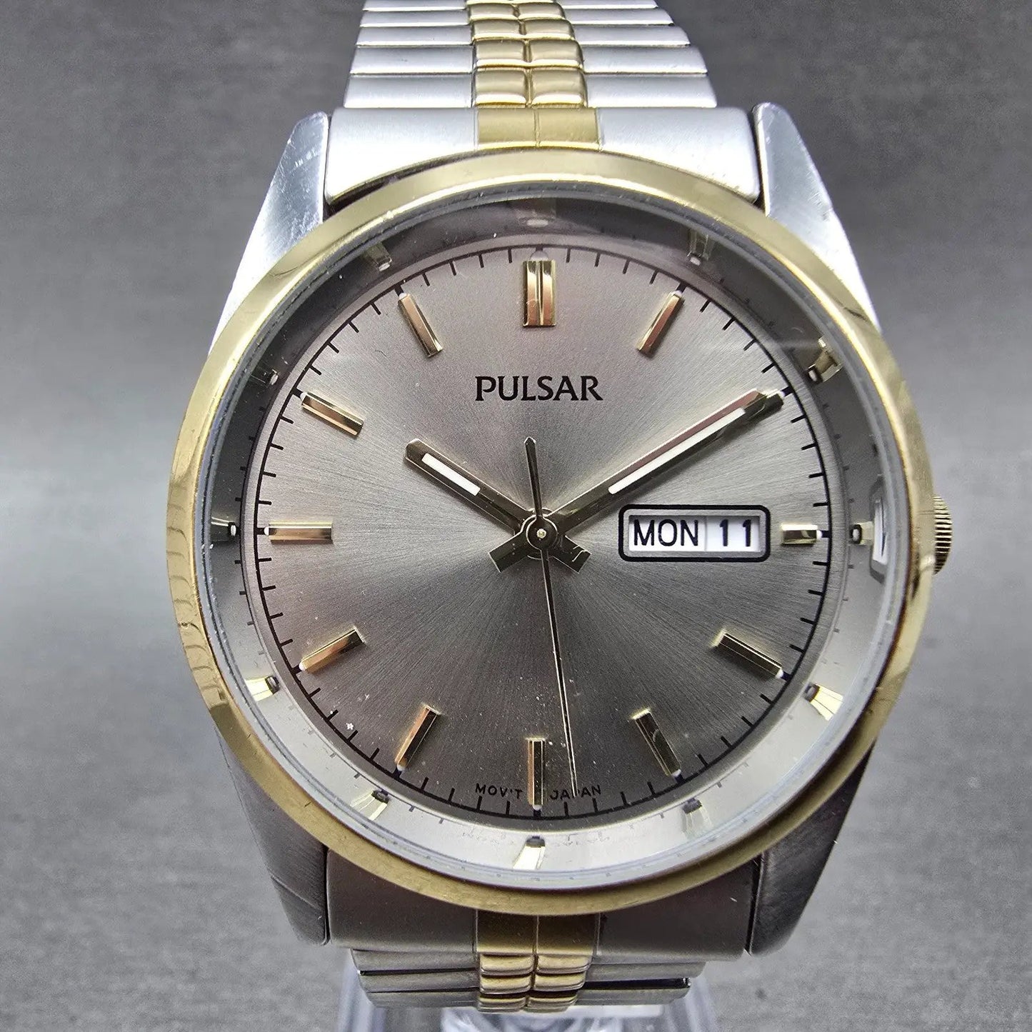 Seiko Pulsar Watch Men 35mm Silver Dial Two Tone Daydate READ!! VX33-X109 NewBat0