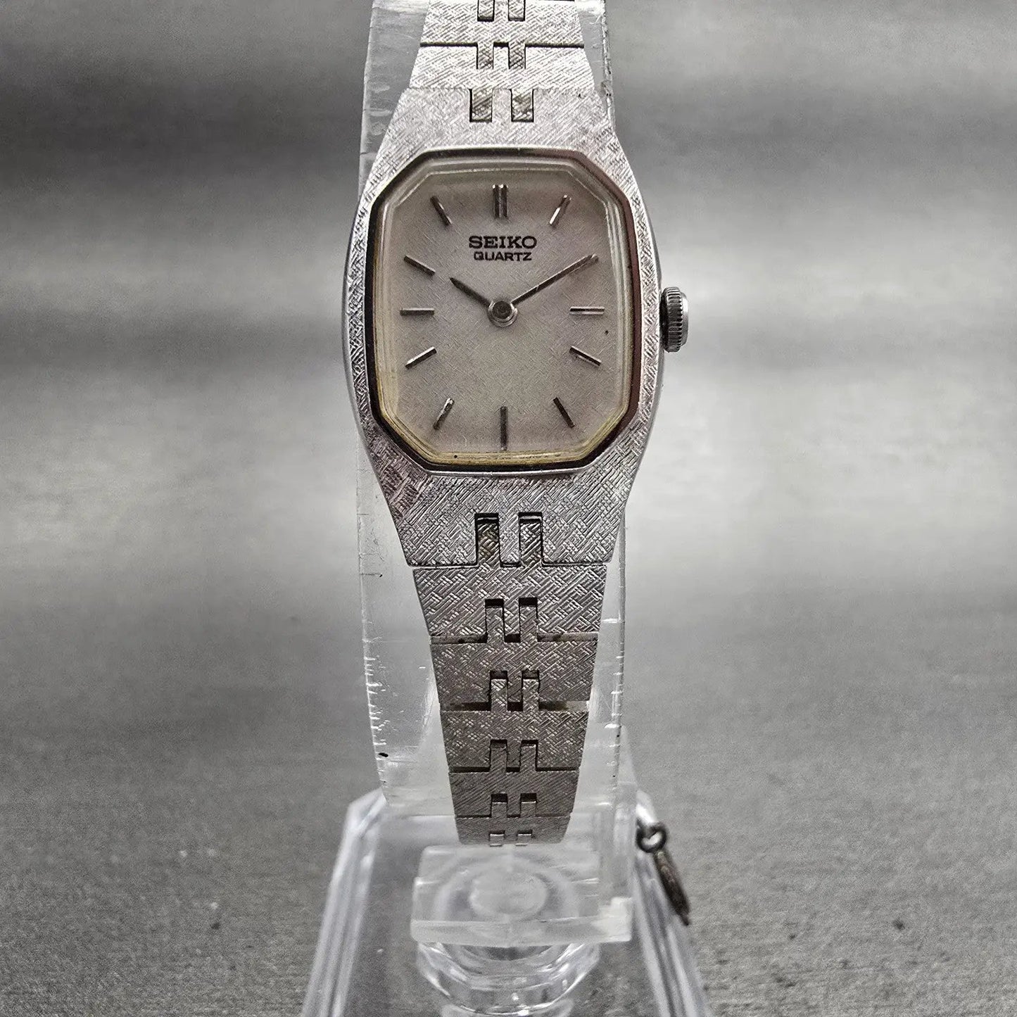 Seiko Watch Women 17mm Silver Dial Silver Tone Oval 2320-6469 New Battery VTG5