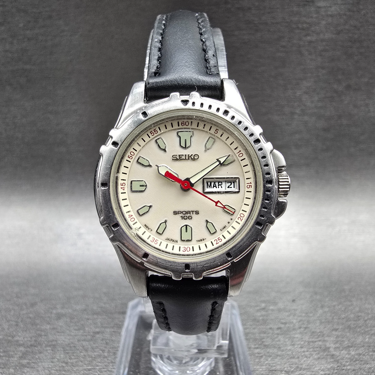 Seiko Sports 100 Watch Women 27mm Luminous Dial Daydate Round 7N83-0219 New Batt0