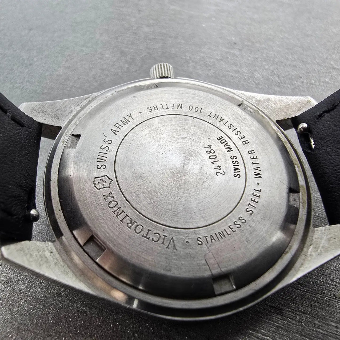 Victorinox Swiss Army Garrison Watch Women 34mm Black Dial Steel Date New Batt P9