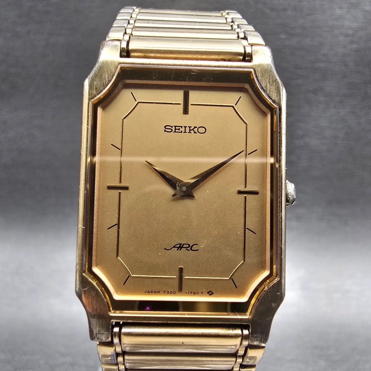 Seiko Arc Tank Watch Men 22mm Gold Dial Gold Tone Rectangle 7320-6460 New Batt0