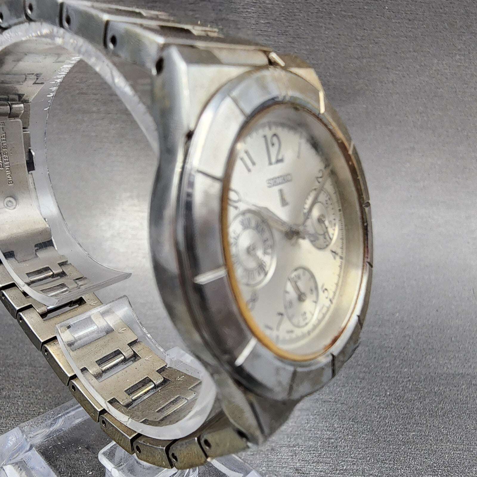 Seiko Lukia Watch Women 32mm Silver Dial Stainless Steel Daydate 5Y890B20 Works3