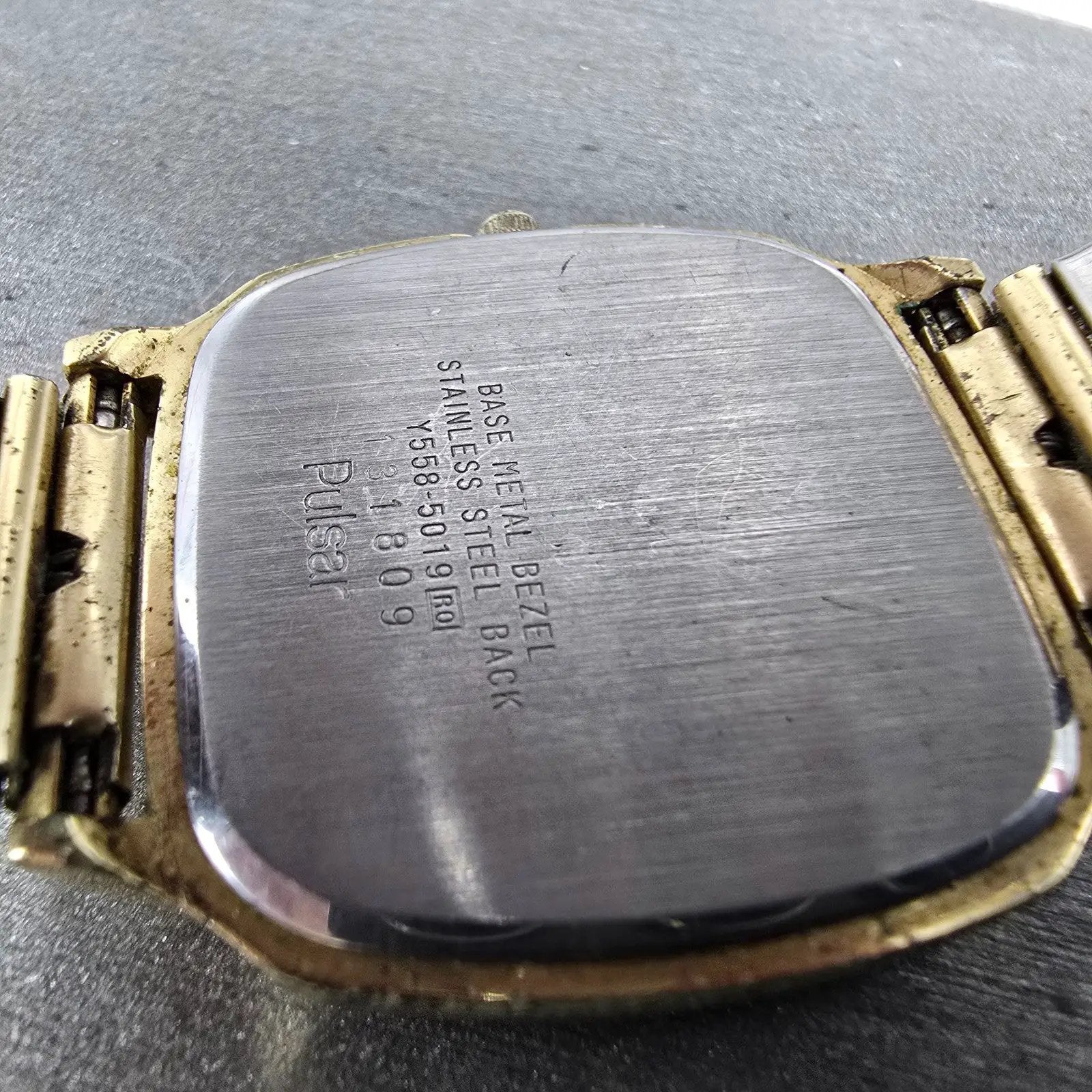 Seiko Pulsar Watch Men 33mm White Dial Gold Tone Date Y558-5019 Octagon PARTS10