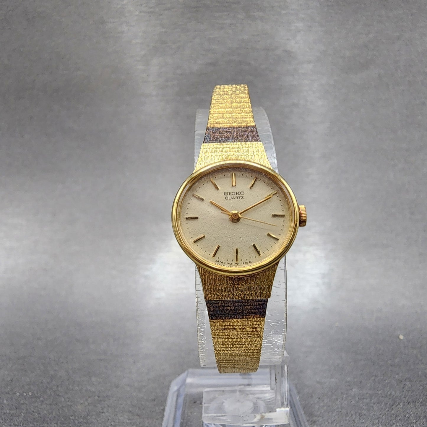 Seiko Watch Women 20mm Champagne Dial Gold Tone Oval 14215710 New Battery5