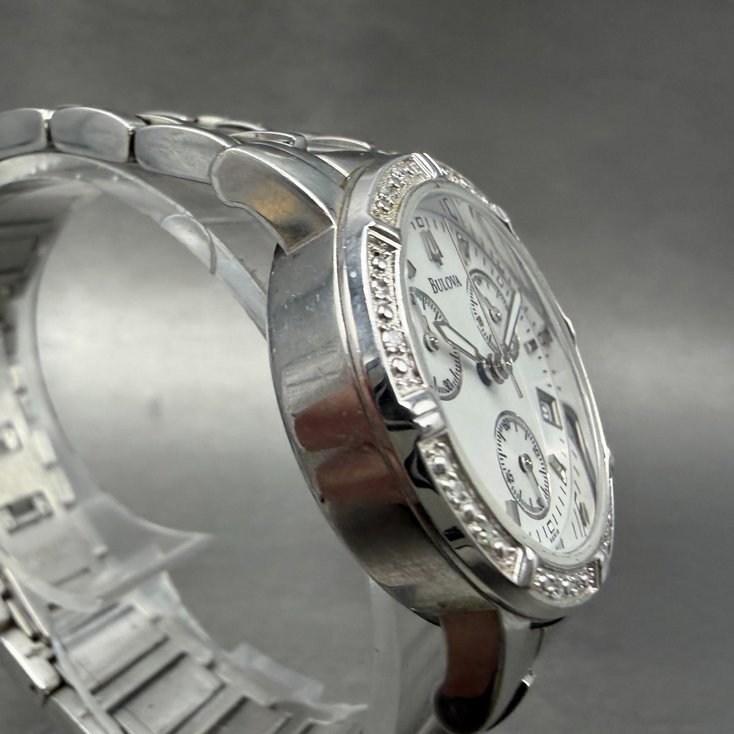 Bulova Chronograph Watch Women 30mm White Dial Silver Tone Date 96R19 New BattI53