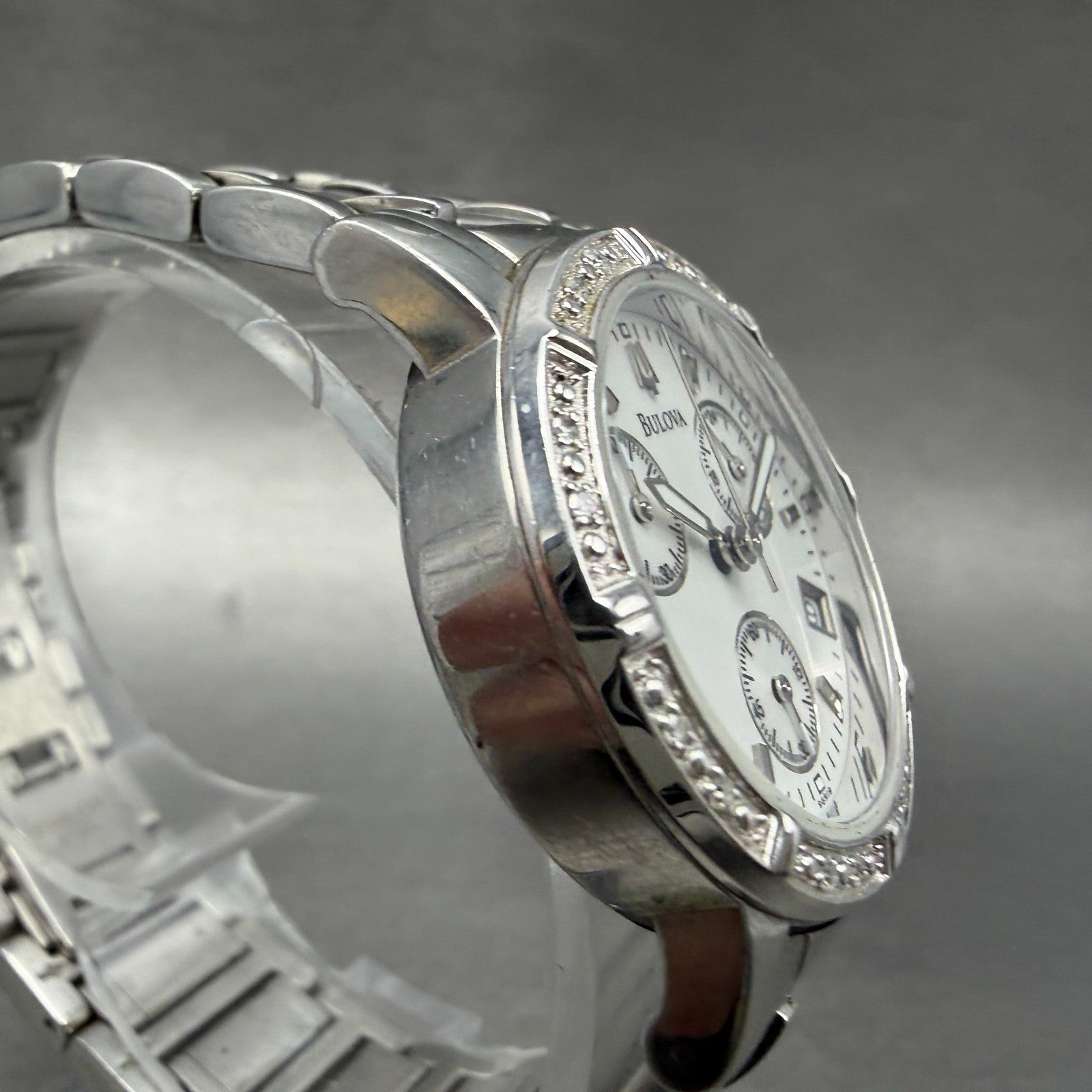 Bulova Chronograph Watch Women 30mm White Dial Silver Tone Date 96R19 New BattI53