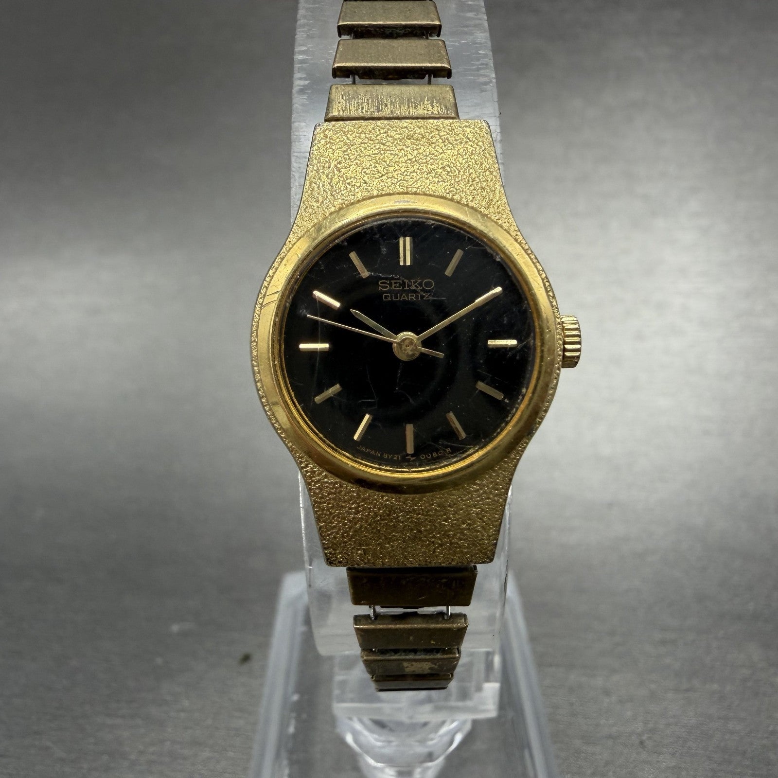 Seiko Watch Women 20mm Black Dial Gold Tone Round Vintage 8Y21-0020 New Battery0