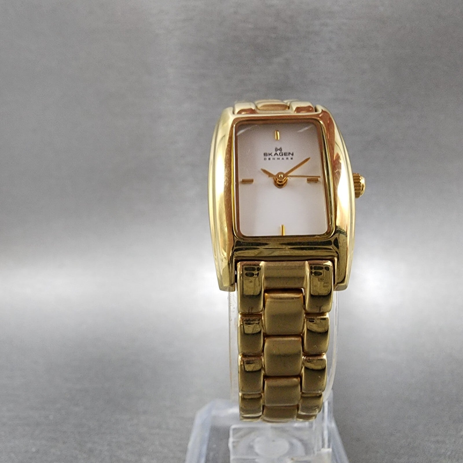 Skagen Tank Watch Women 19mm White Dial Gold Tone Rectangle 93SGXW New Battery5