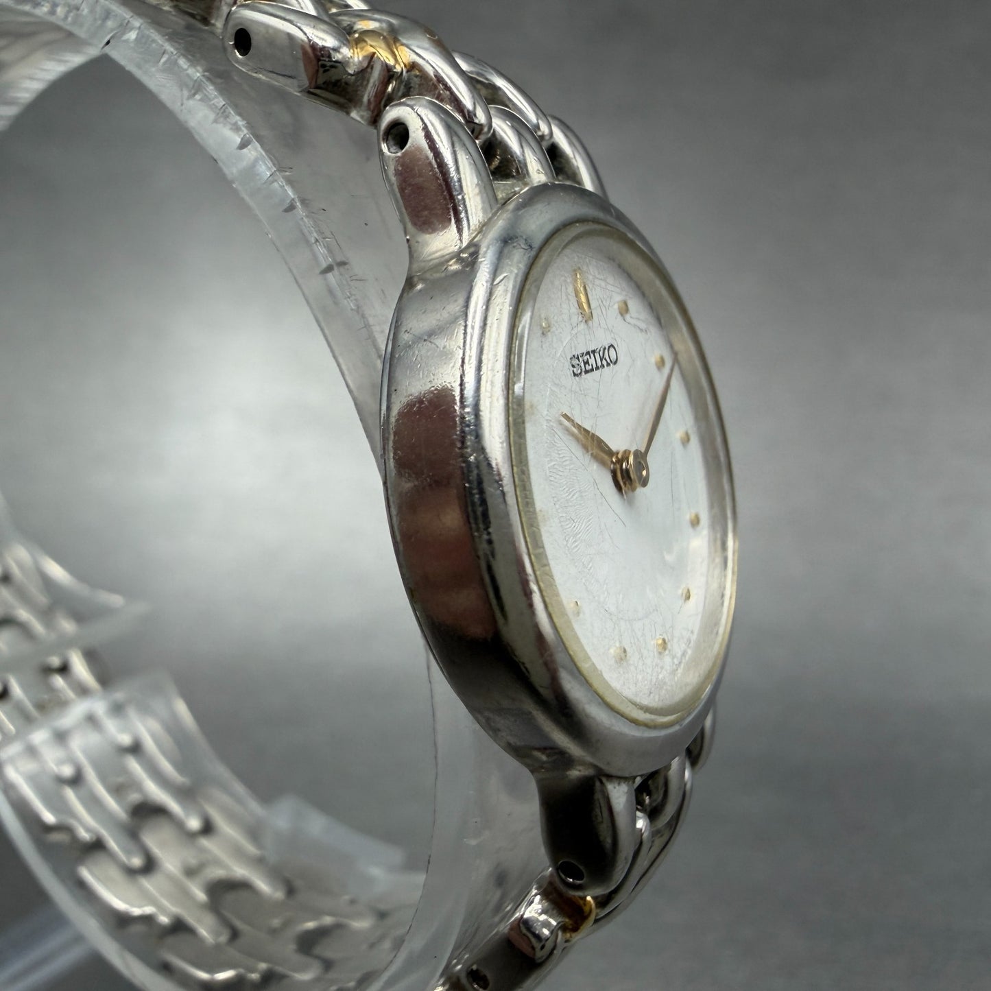 Seiko Watch Women 24mm White Dial Two Tone Round V700-6380 New Battery Vintage3