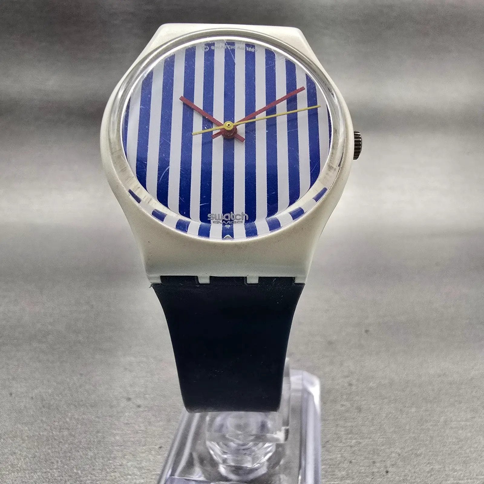 Swatch Gent Newport Two Watch Men Blue Dial White Tone Round GW108 New Battery5