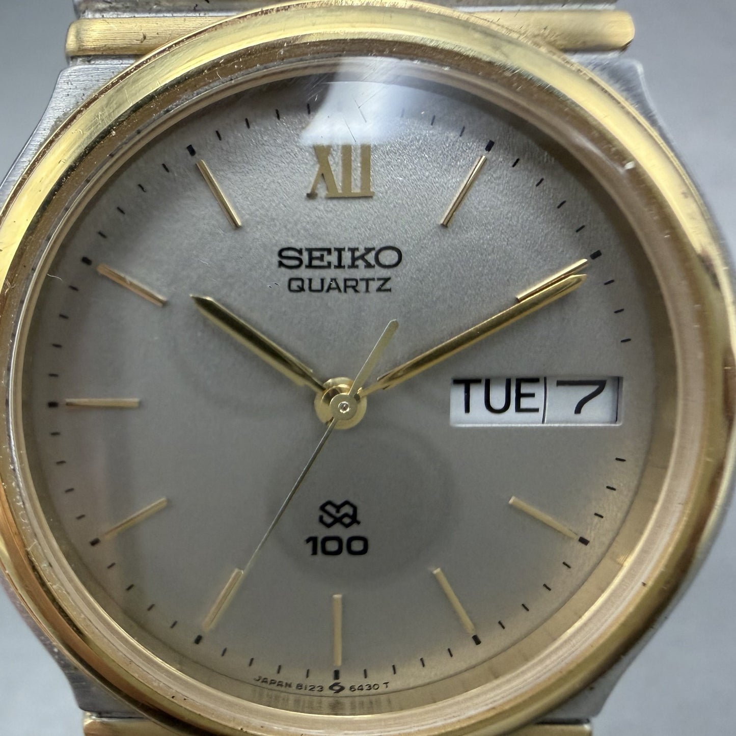 Seiko SQ Watch Men 33mm Silver dial Two Tone Round Daydate 8123-6299 New Battery1