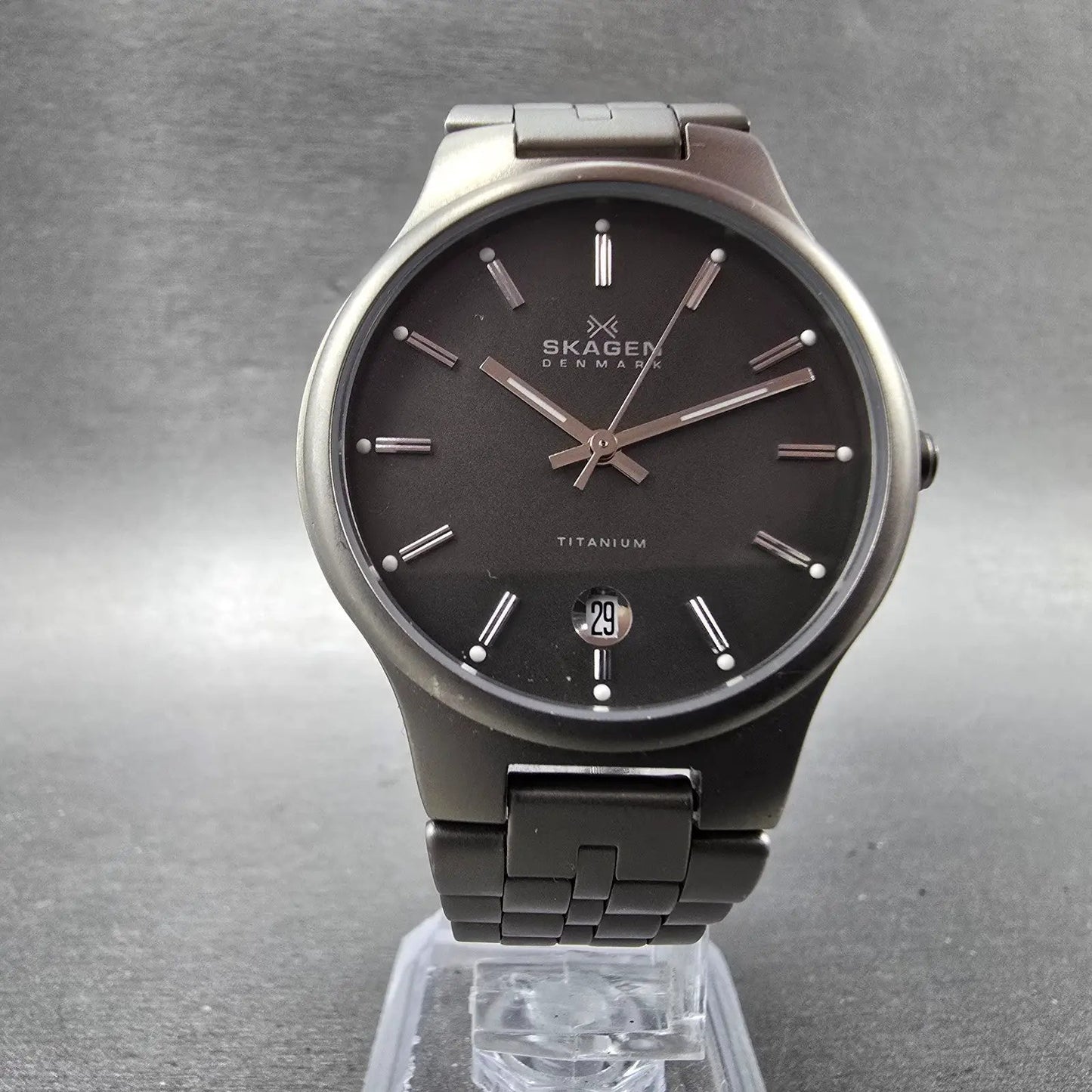 Skagen Watch Men 34mm Gray Dial Titanium Date Round 105LTX New Battery5