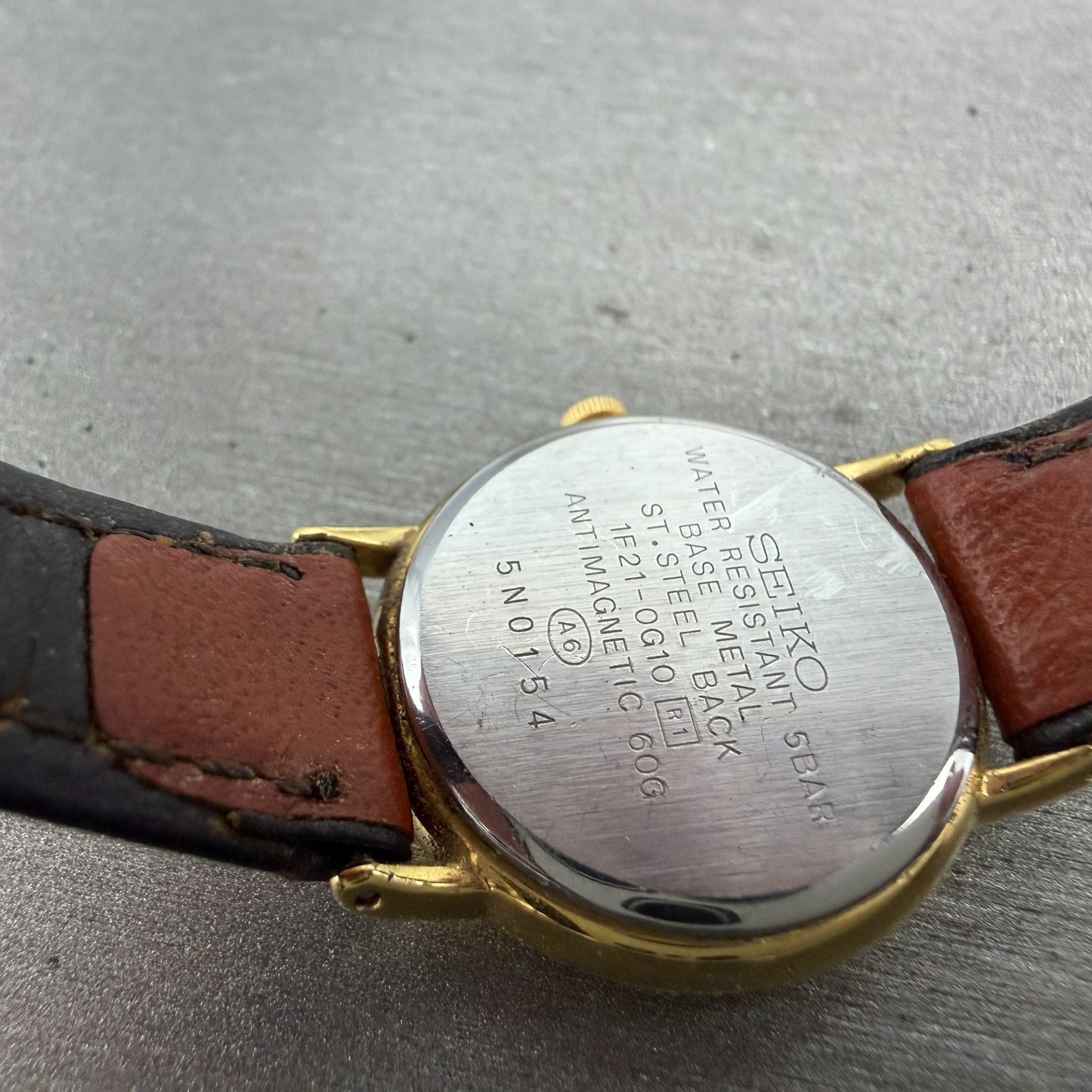 Seiko Avenue Watch Women 23mm Cream Dial Gold Tone Round 1F21-0G10 New Battery9