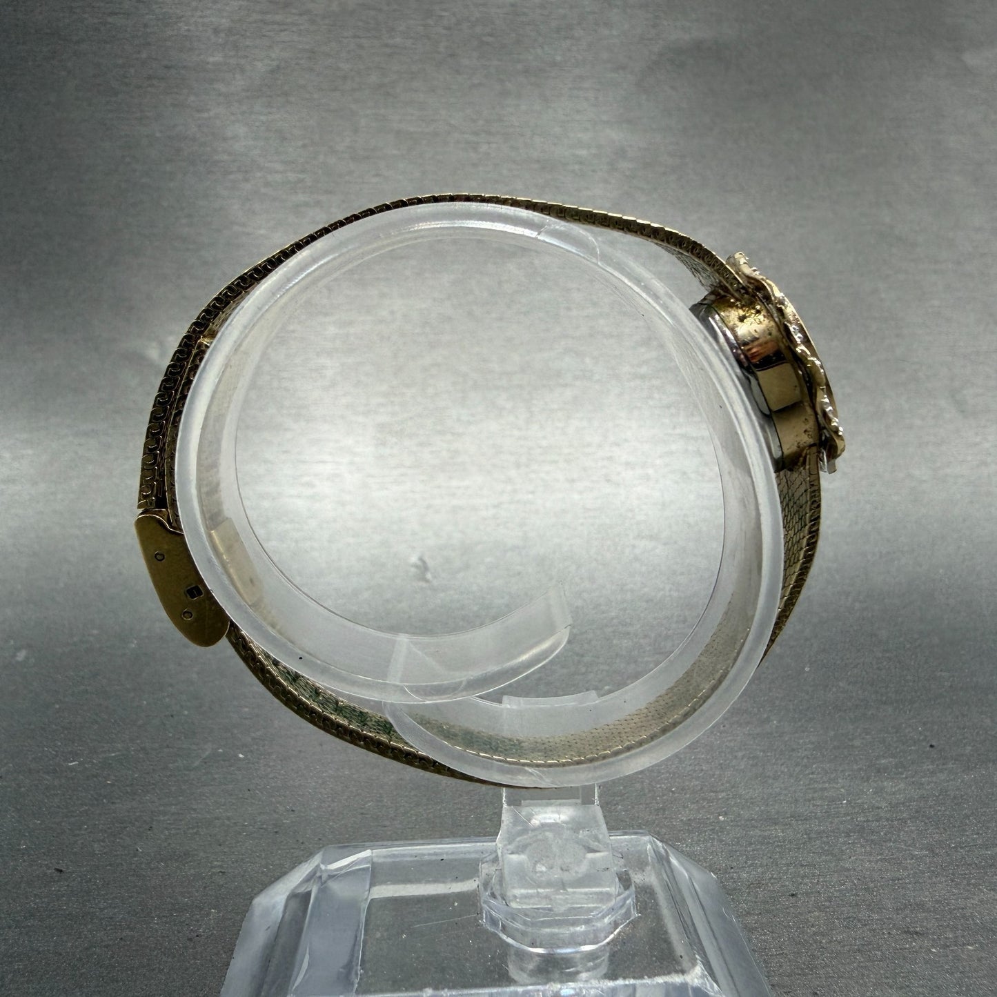 Armitron Deaville Watch Women 19mm Champagne Dial Gold Tone Oval New Battery8