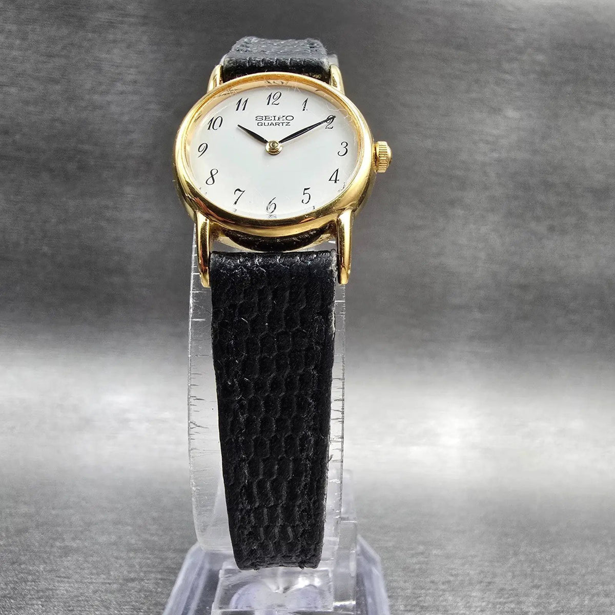Seiko Watch Women 20mm White Dial Gold Tone Round 2Y00-0A10 New Battery Vintage5