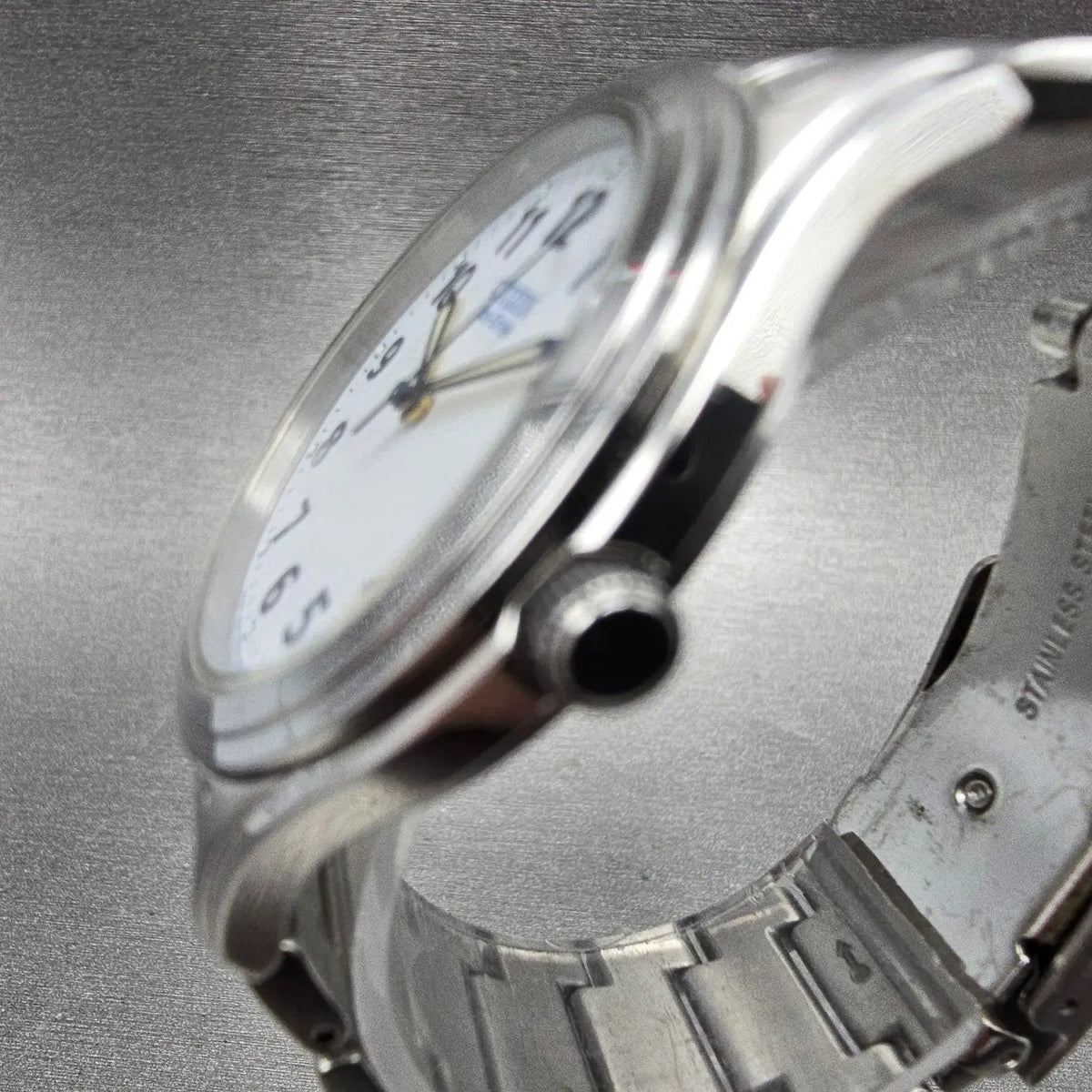 Citizen Eco-Drive Watch Men 36mm White Dial Silver Date E031-S048419 Round Runs2