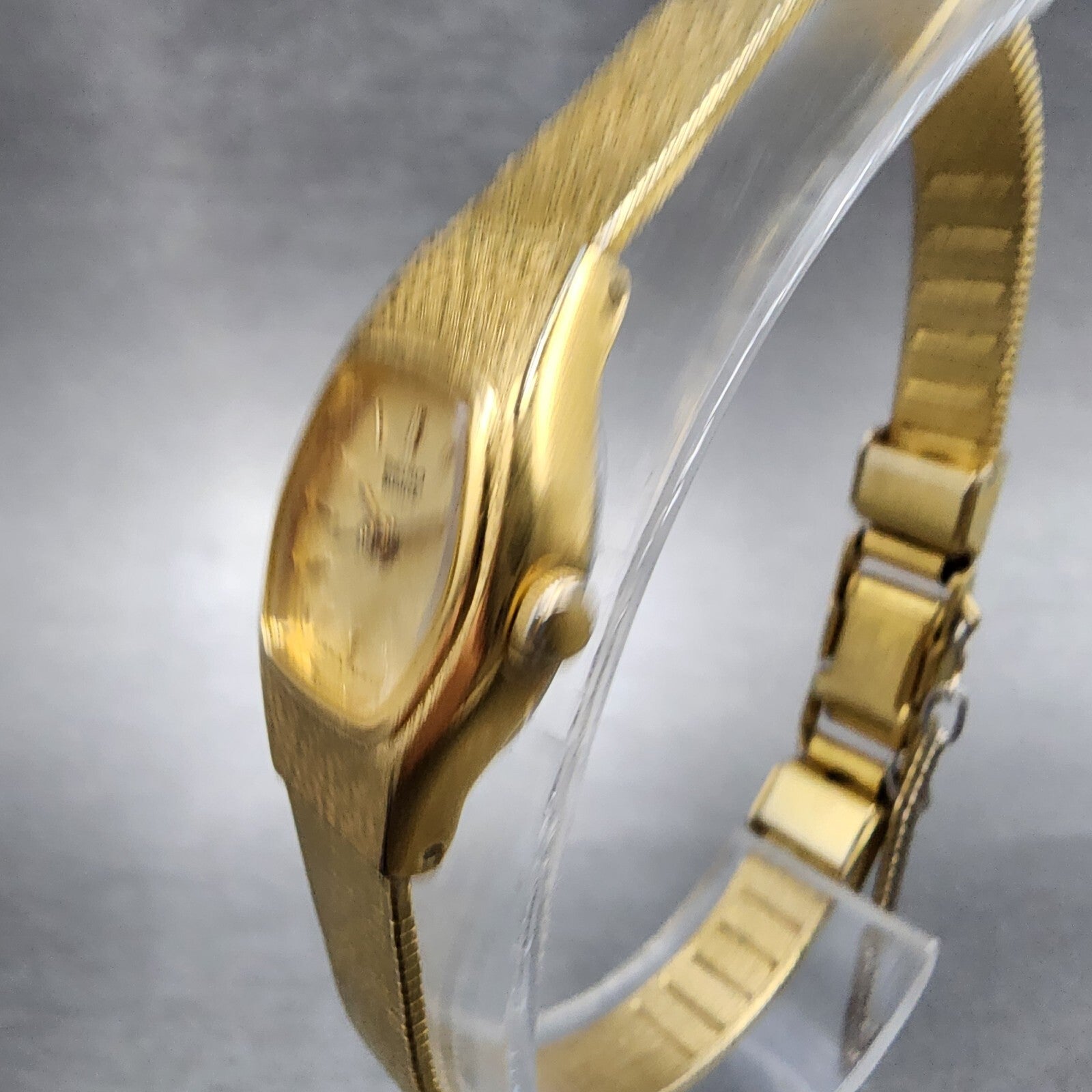 Vintage Seiko Watch Women 17mm Gold Dial Gold Tone Hexagon 4N015021 New Batt A12