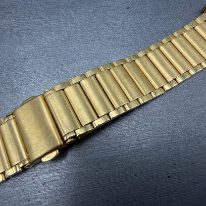 Playboy Watch Men 34mm White Dial Gold Tone Round 5307 BROKEN BAND New battery8